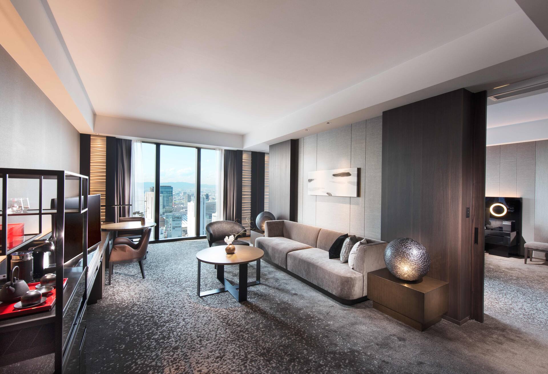 King Executive Suite thumbnail 5