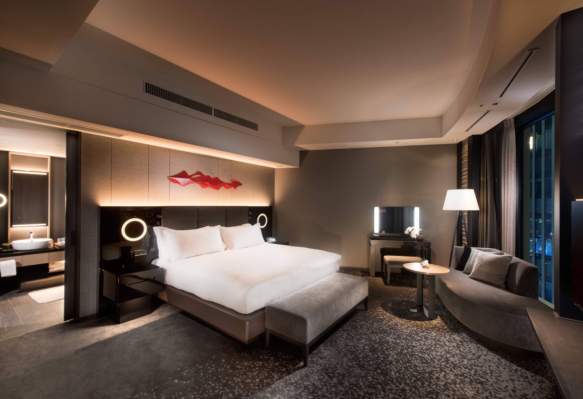 King Executive Corner Suite