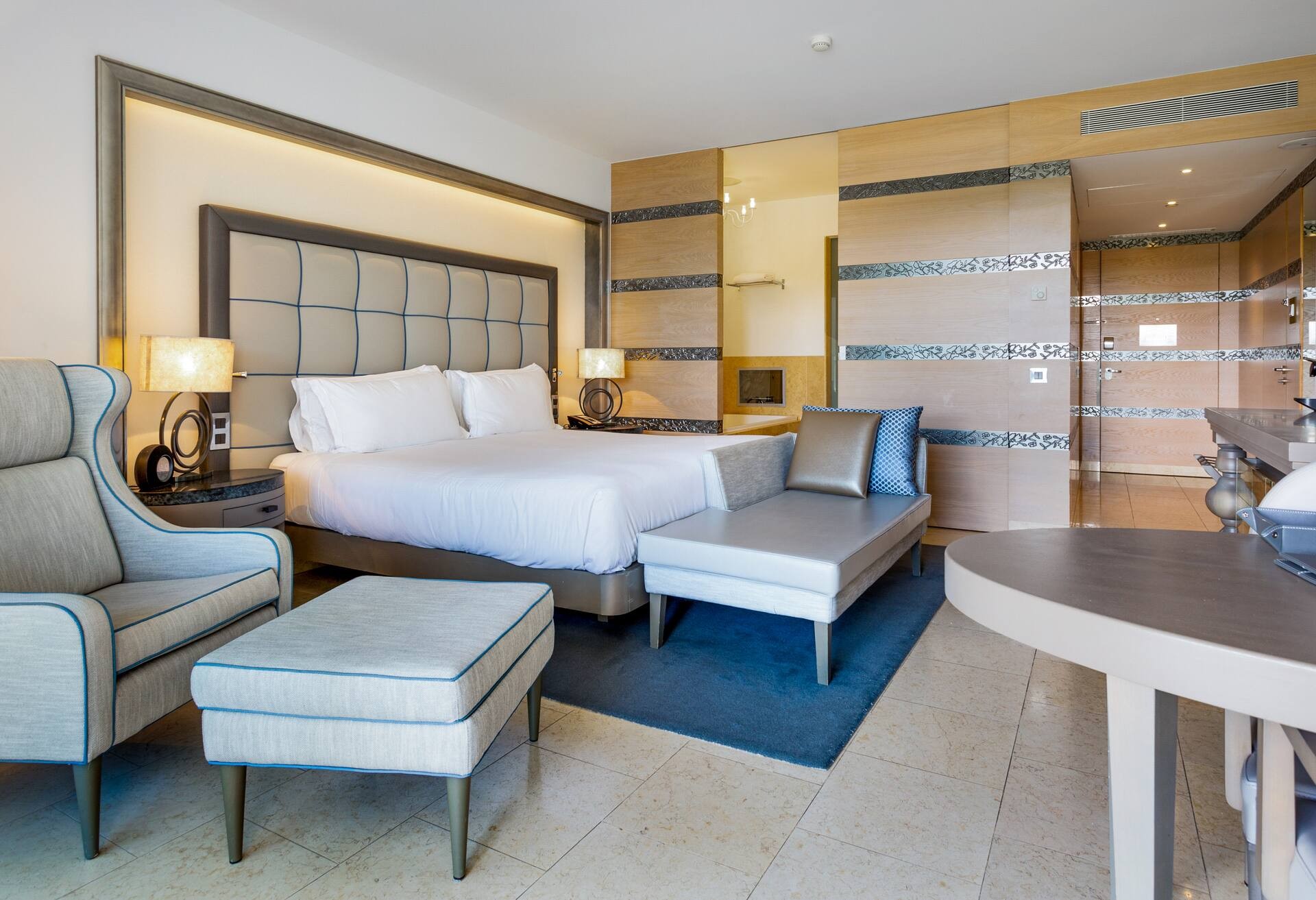 King Family Deluxe Room Connecting