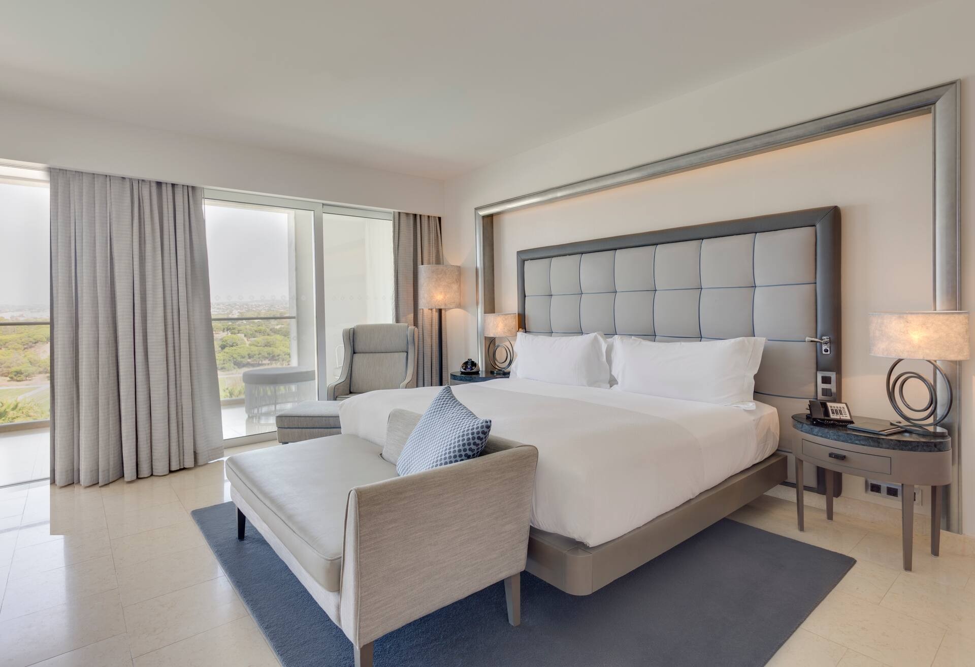King Grand Deluxe Room photo 3