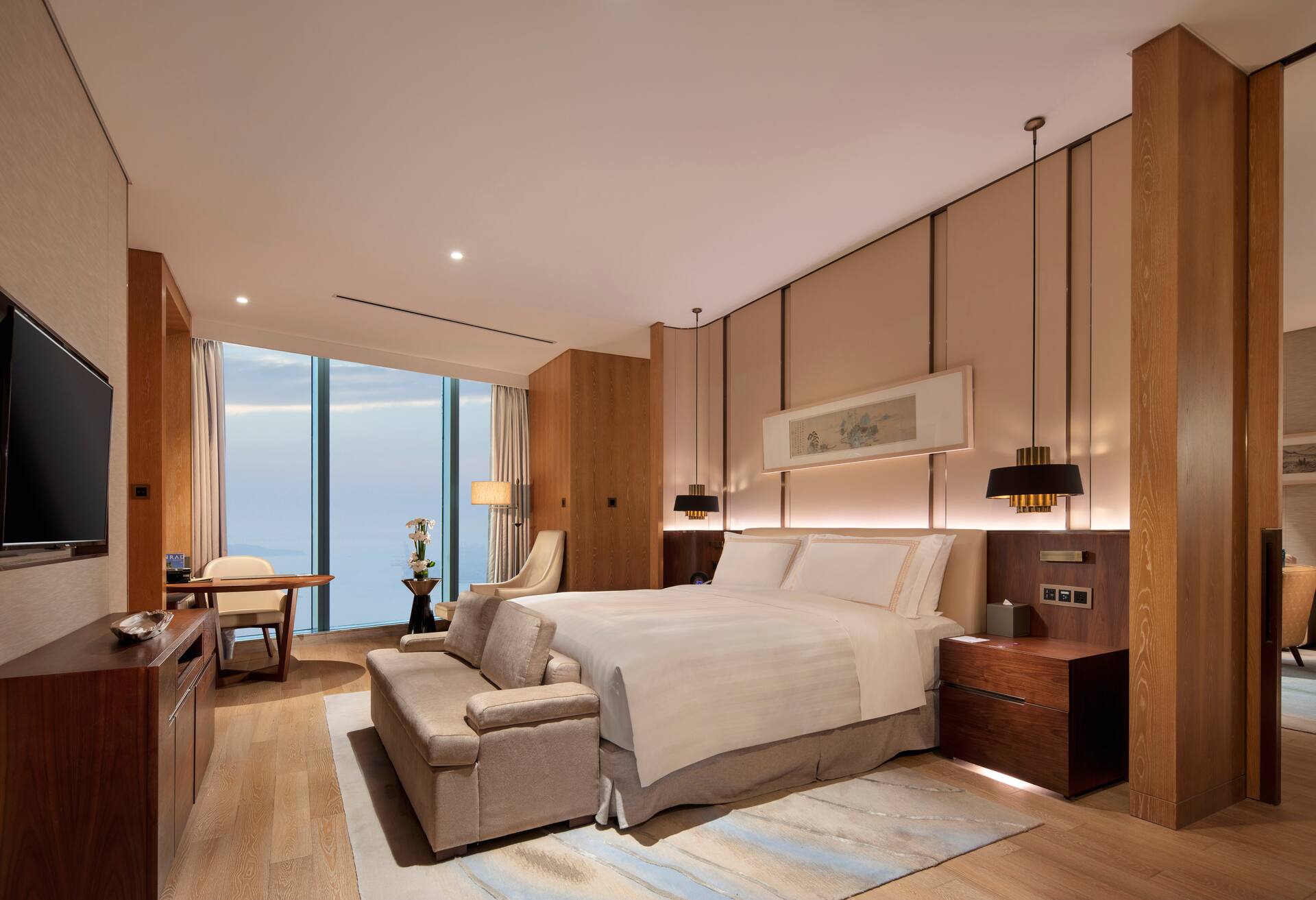 King Grand Premier Suite Seavw- Lounge Access