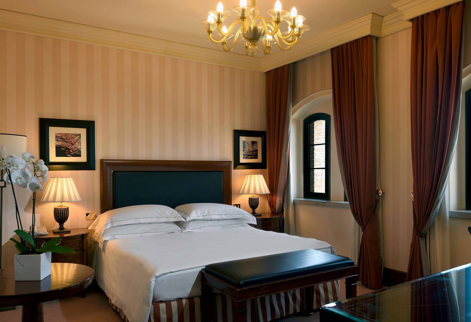 King Hilton Guest Room
