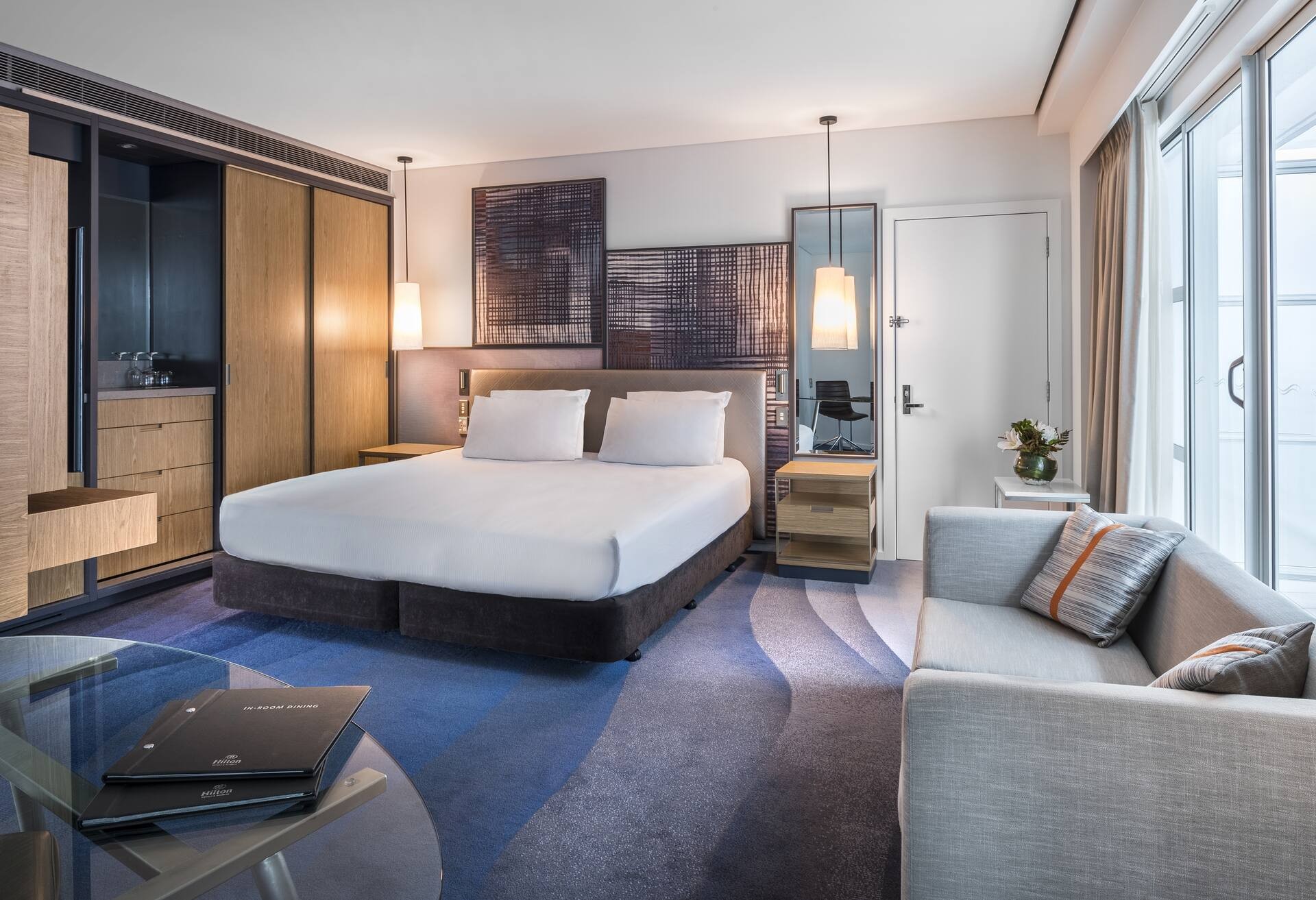 King Hilton Guestroom