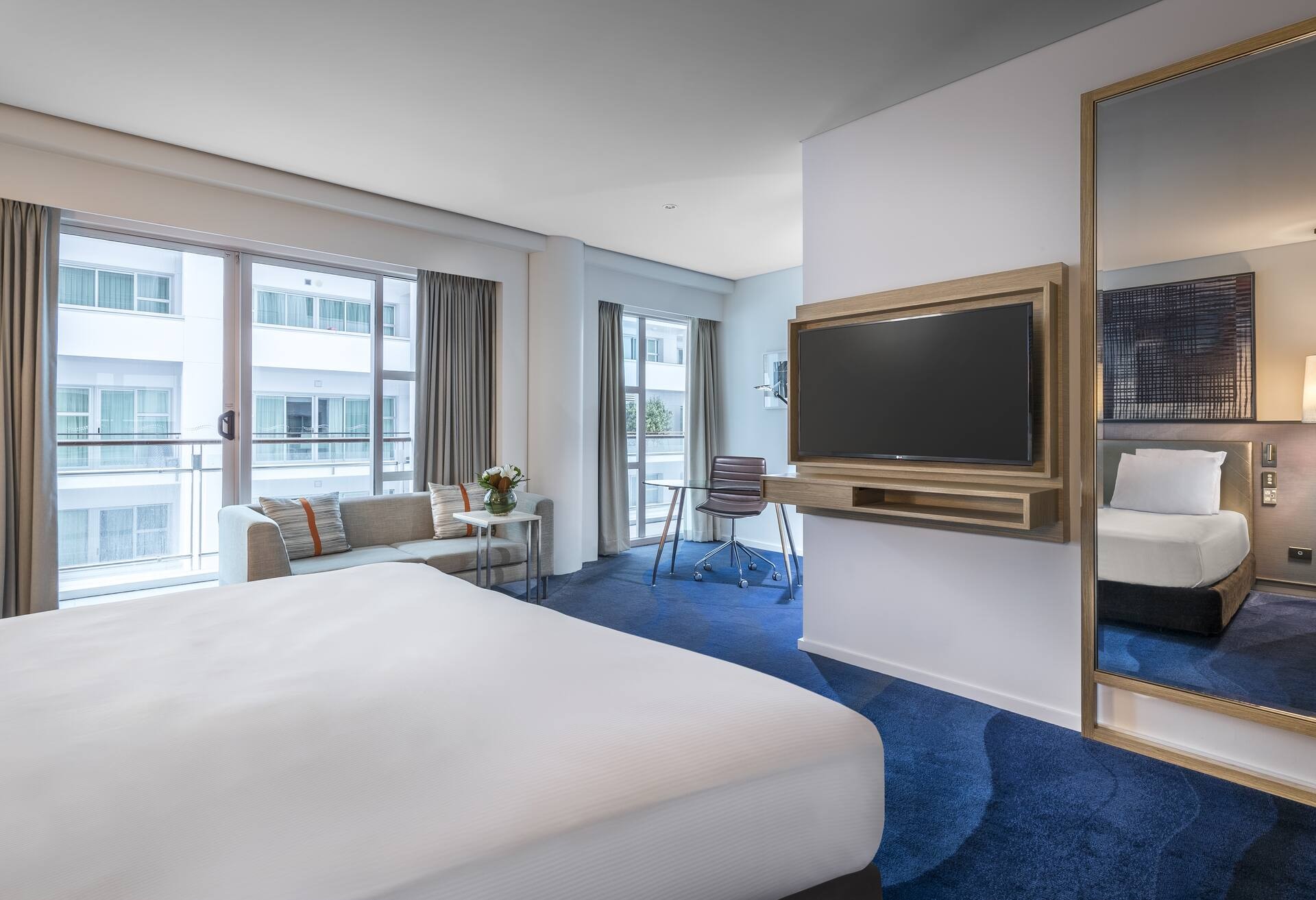 King Hilton Guestroom