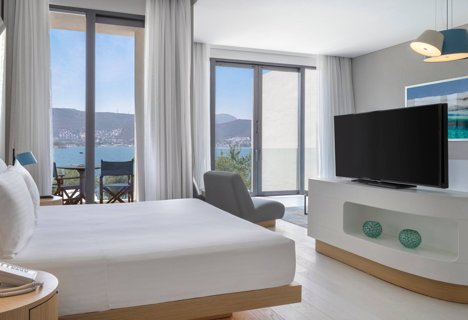 King Junior Suite with Balcony and Sea View thumbnail 5
