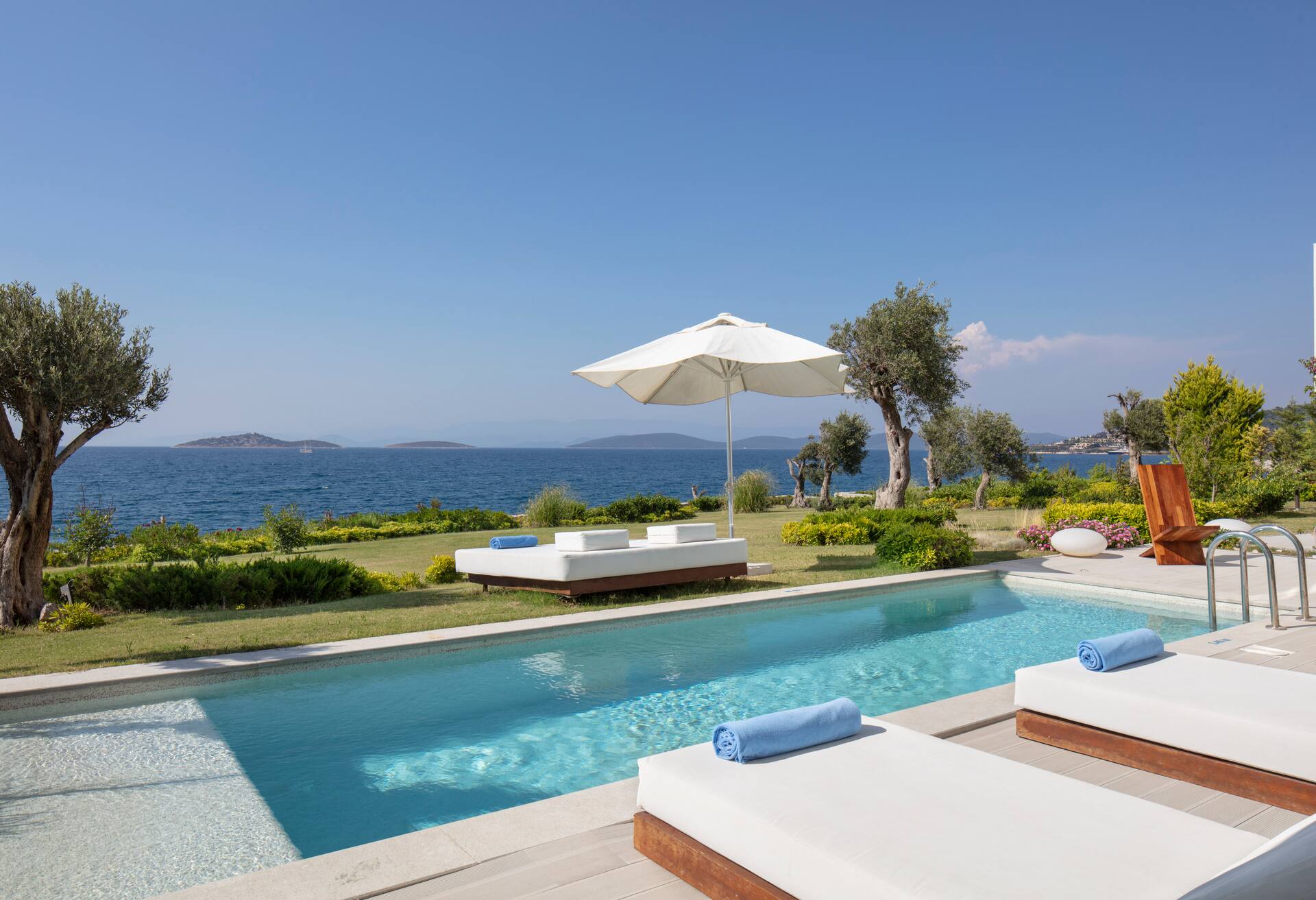 One Bedroom Suite W/private Pool and Sea View