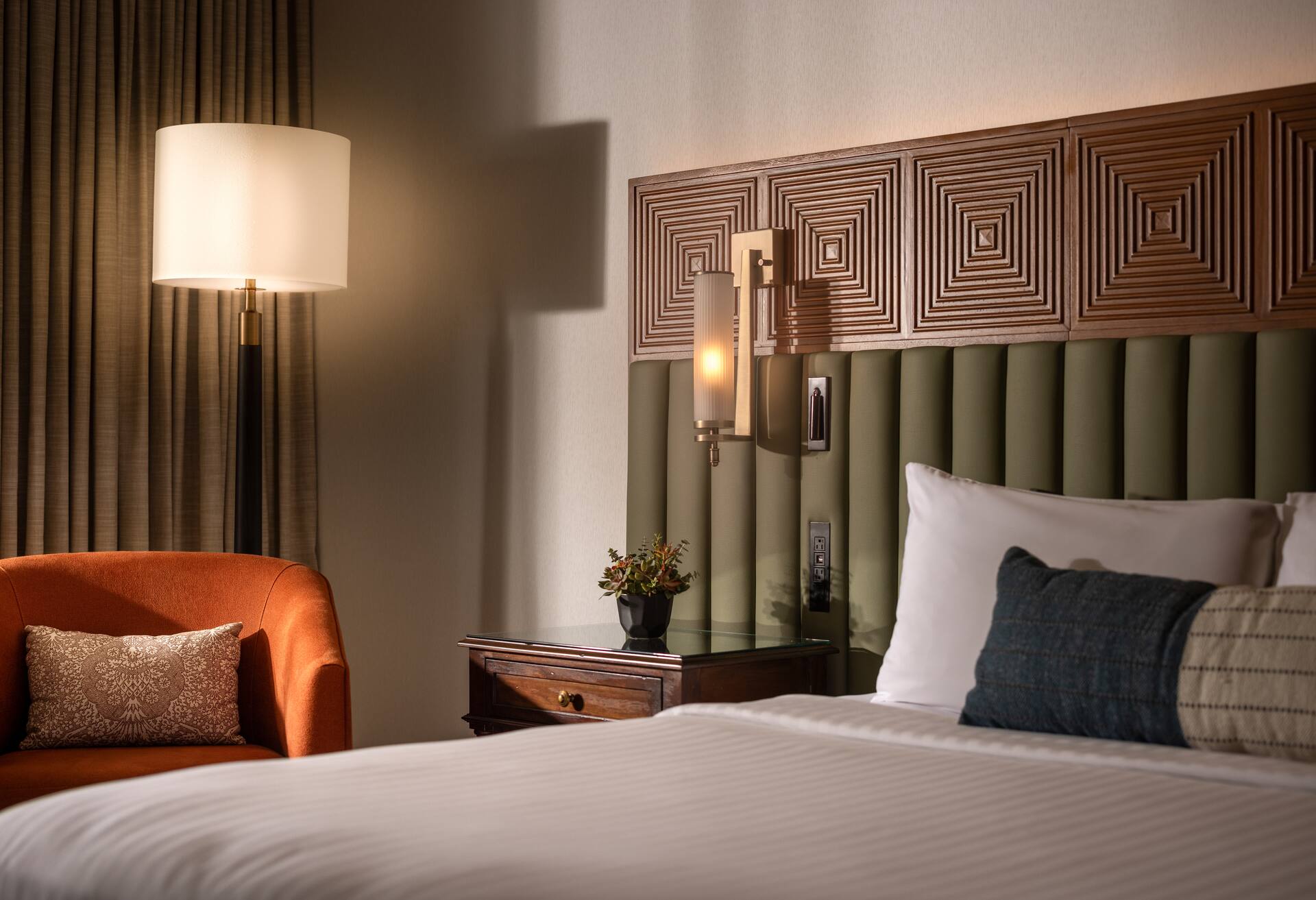 Deluxe 1 King Bed Guestroom