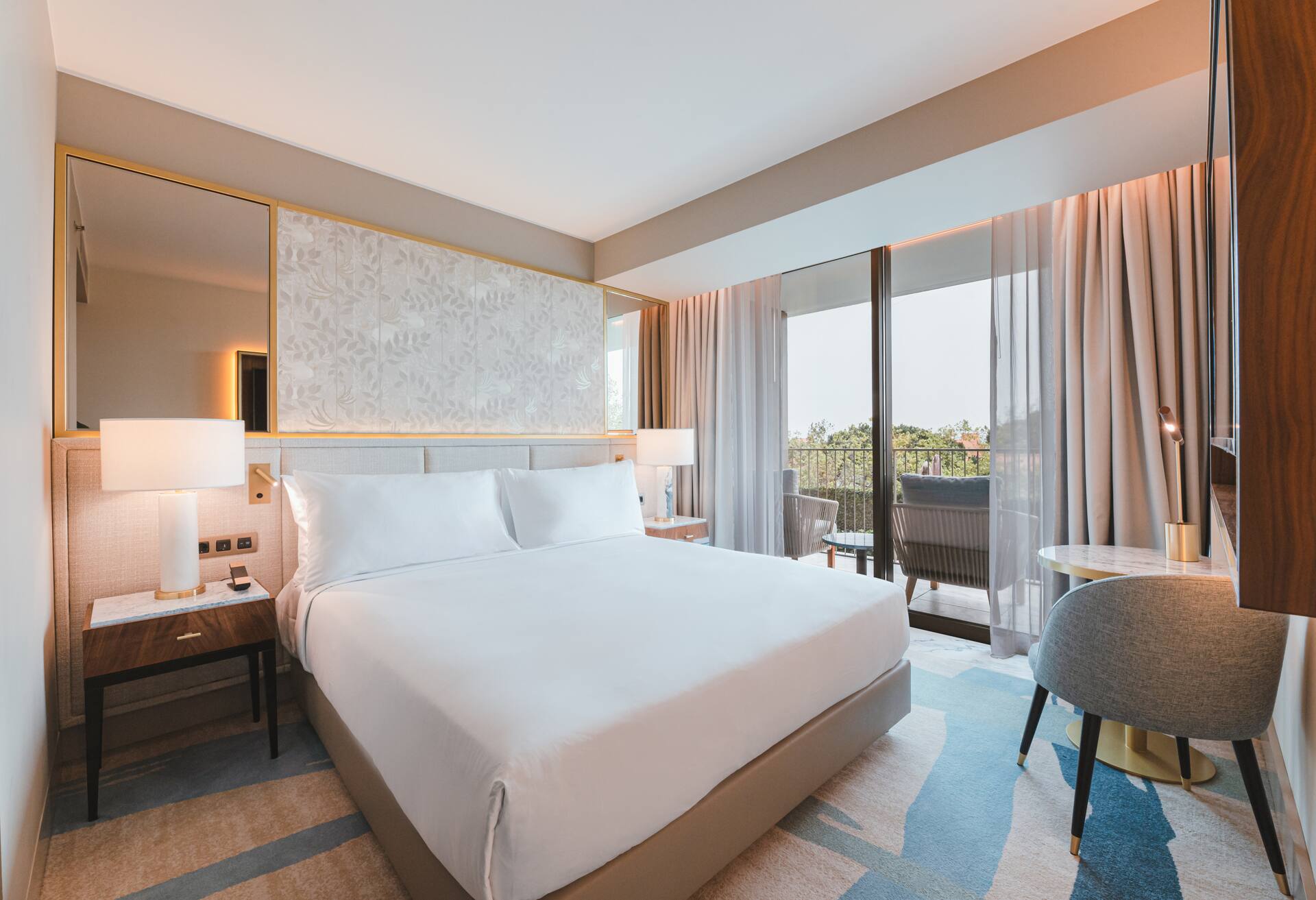 King Guest Room with Balcony