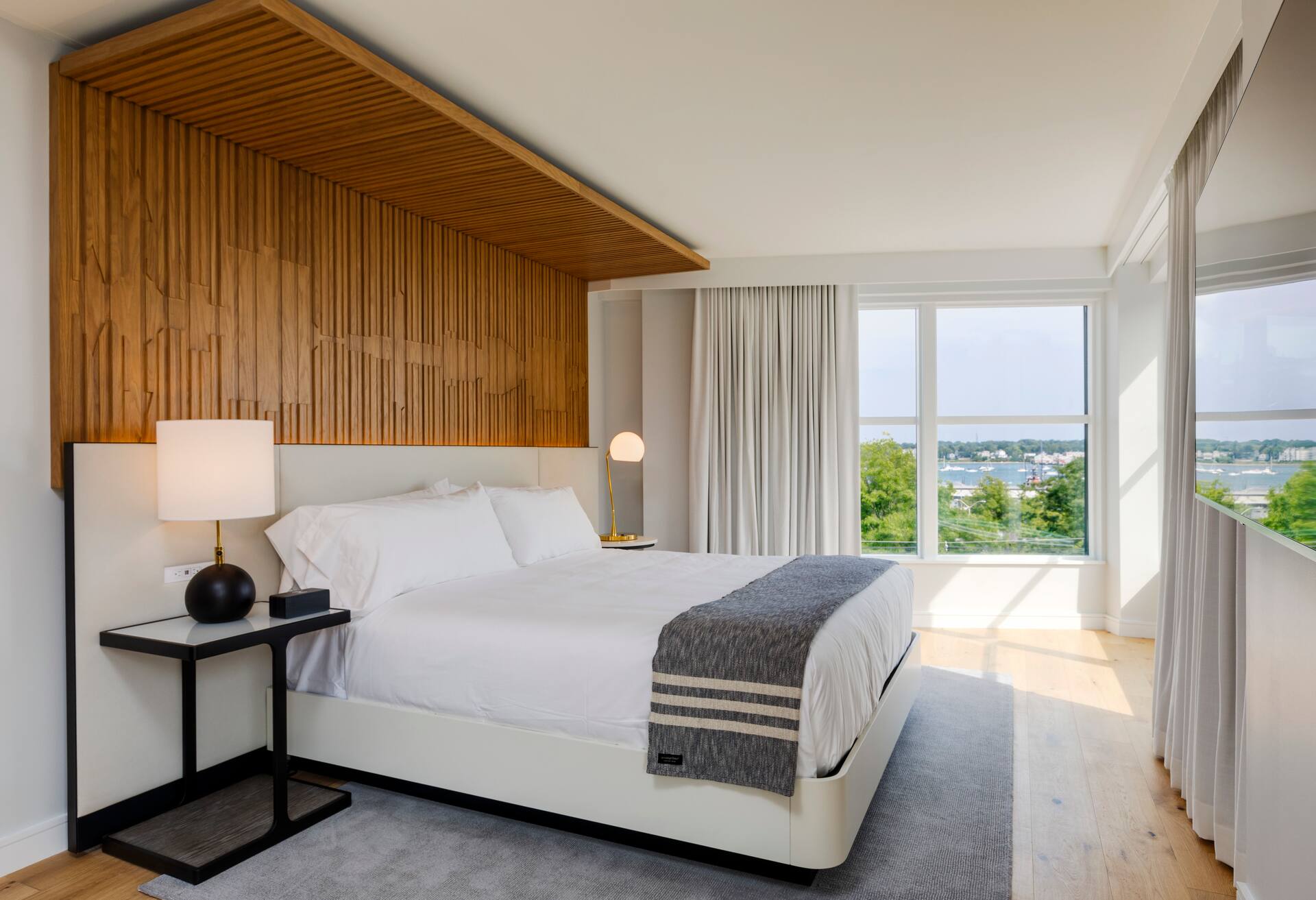 Presidential One-bdrm 1 King Waterfront Suite