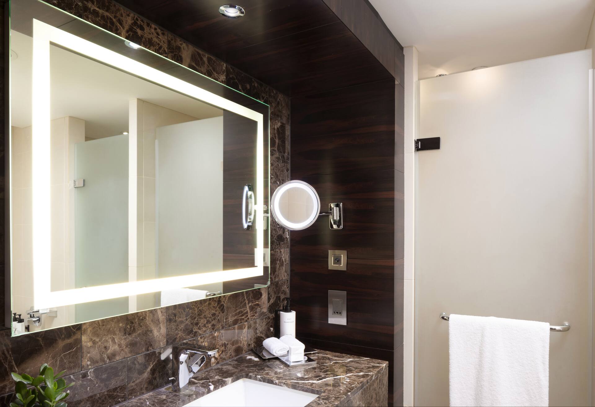 King Superior Room