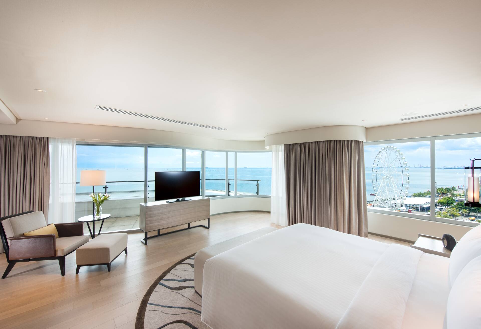 Bay View Two Bedroom Ambassador Suite-balcony