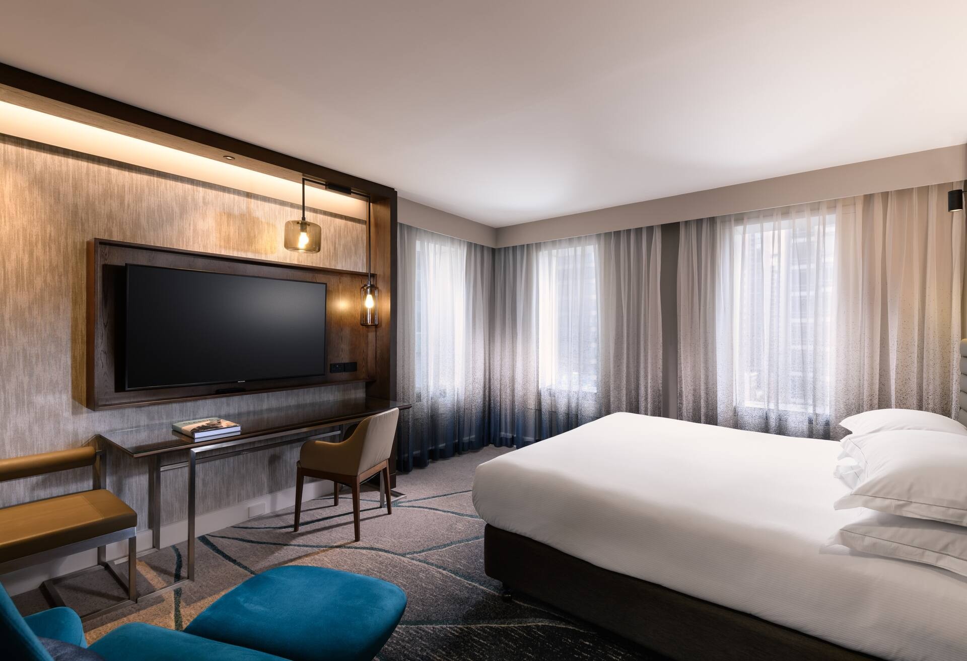 King Corner Room