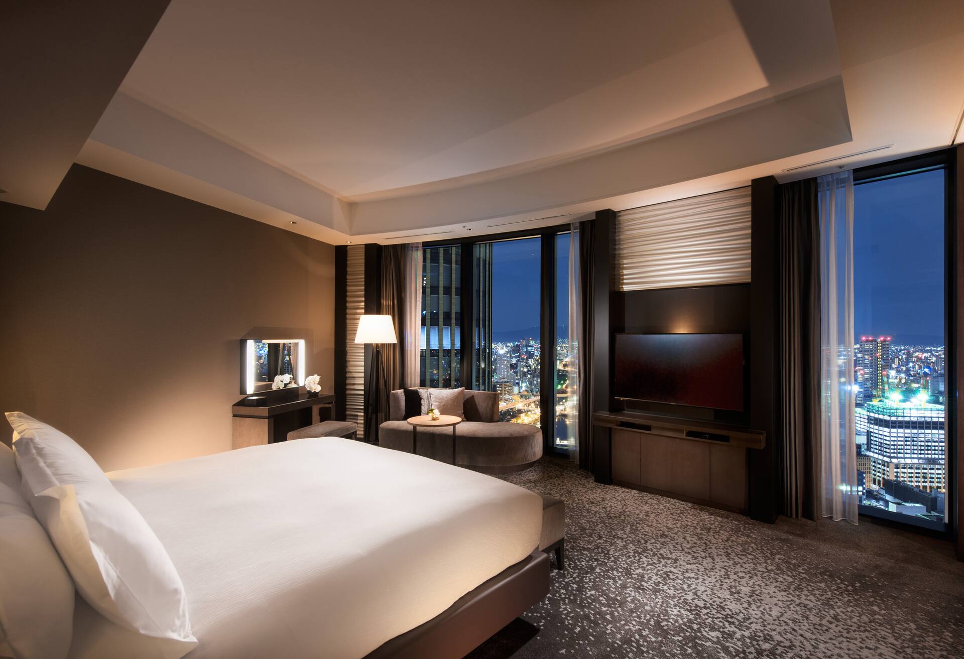 King Executive Corner Suite