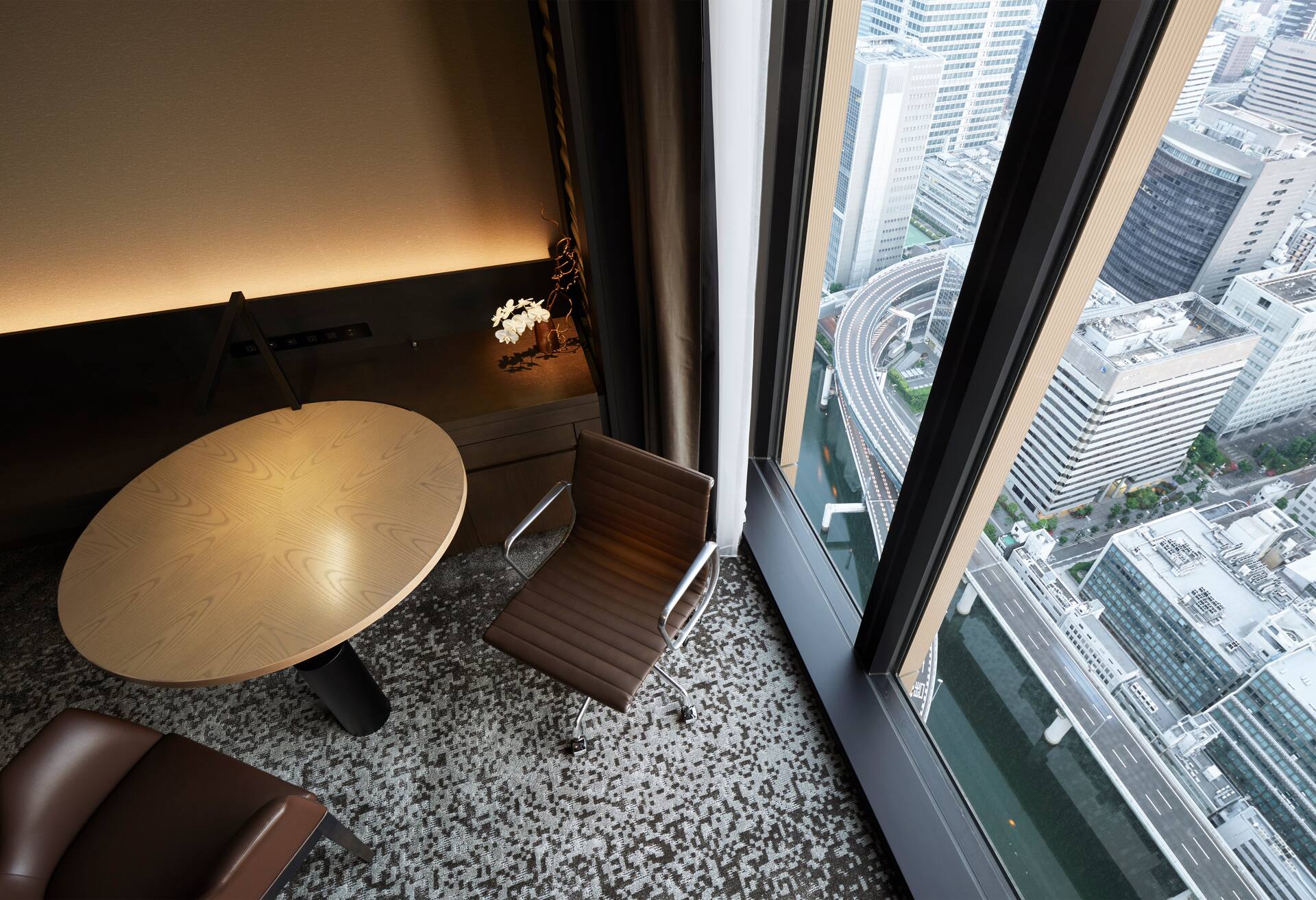 King Executive Corner Room