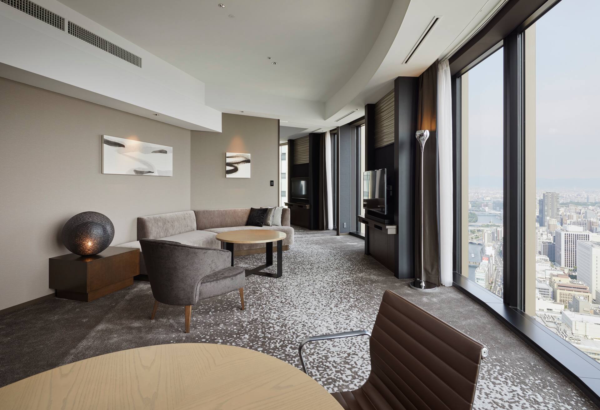 King Executive Corner Suite thumbnail 6