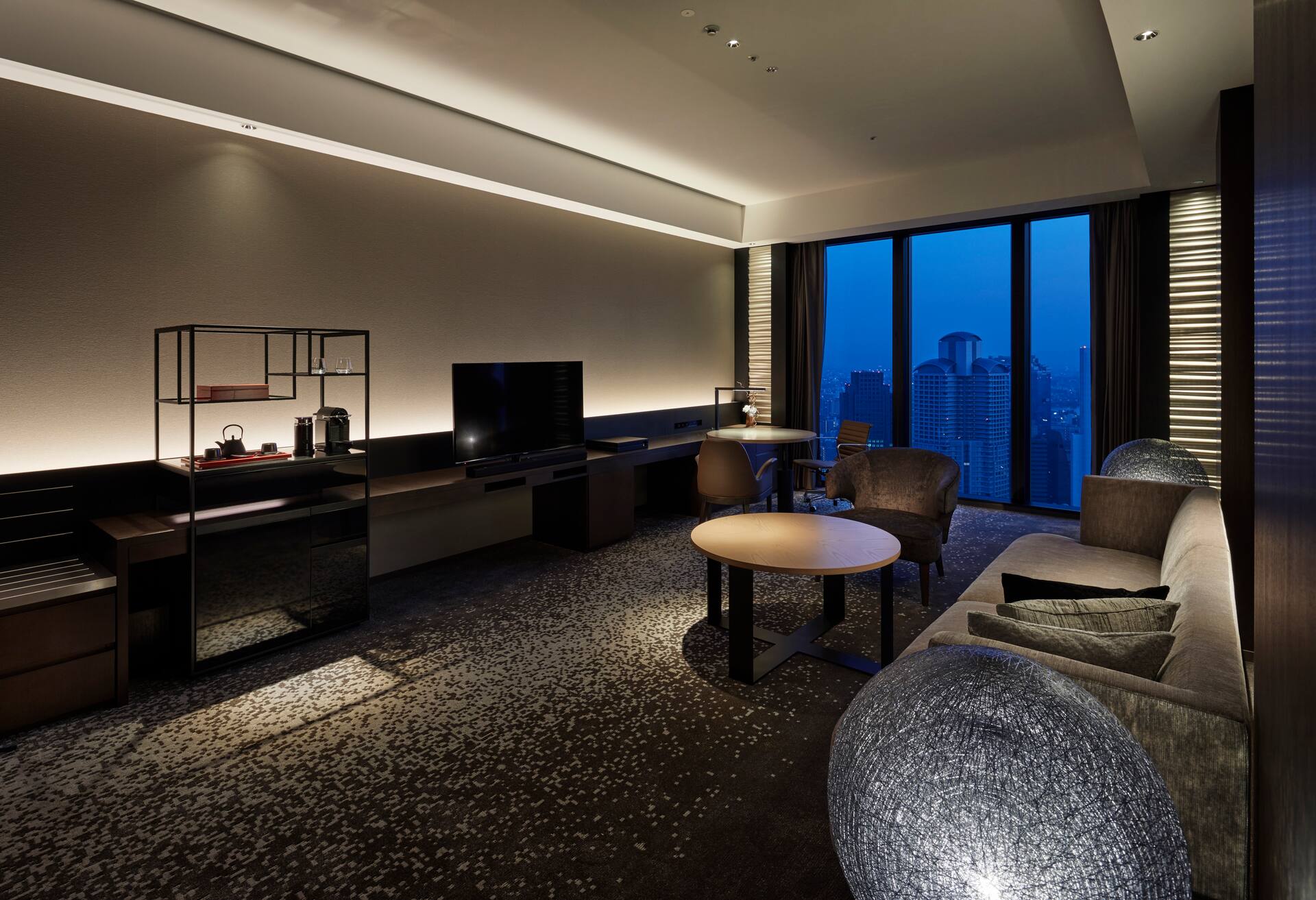 King Executive Suite thumbnail 6