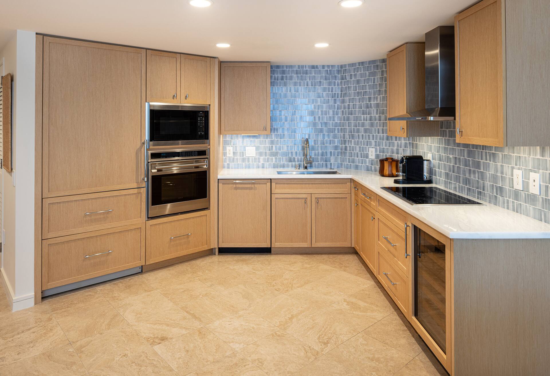 Premium 1 Bedroom Partial Ocean Suite - Den
