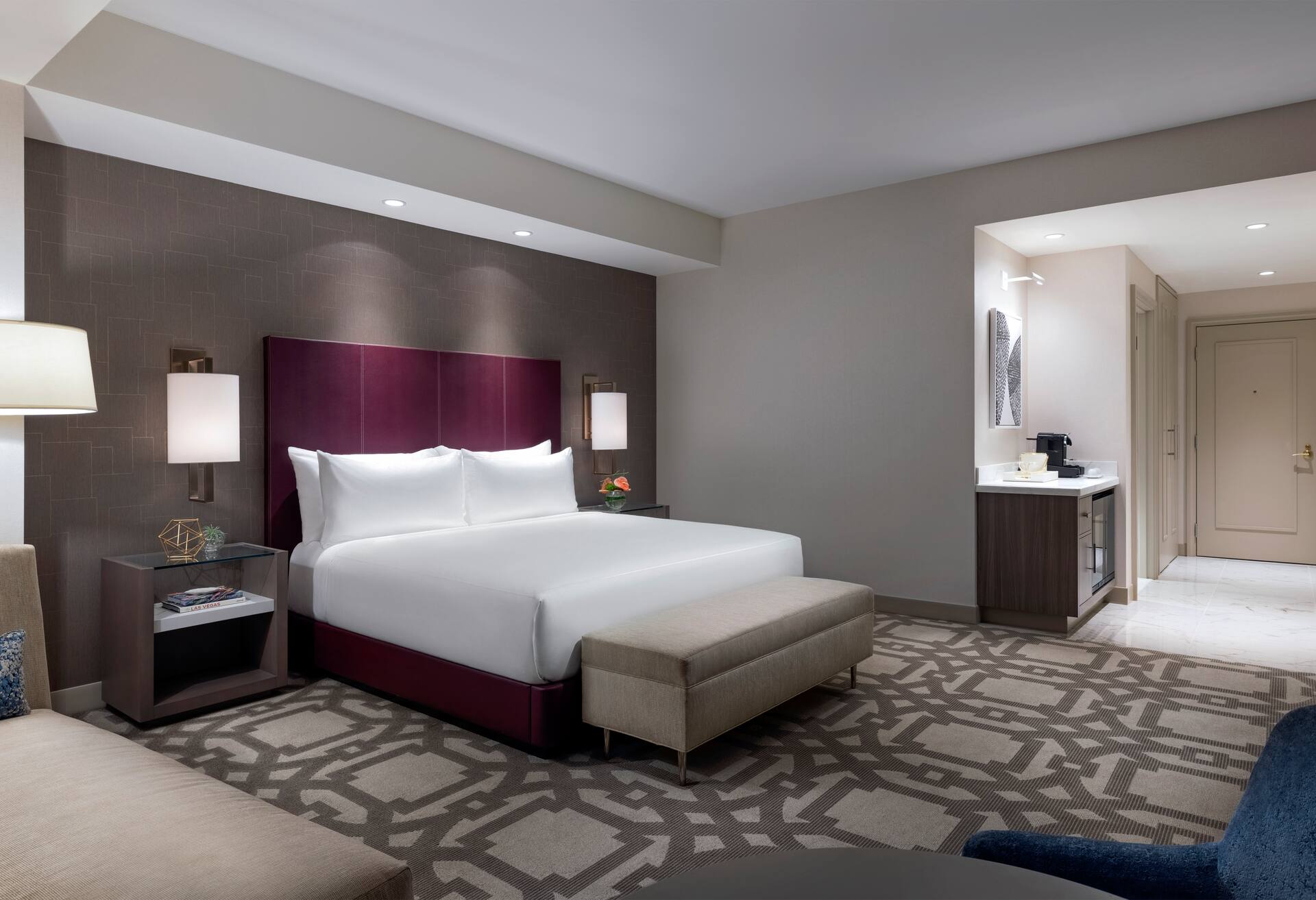 Strip View Superior Room - One King