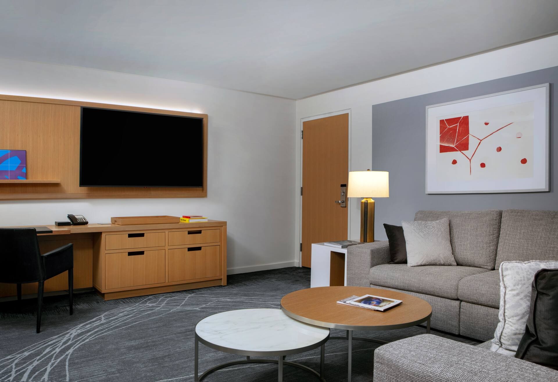 Executive Suite 1 King Mob Access Ri Shower thumbnail 6