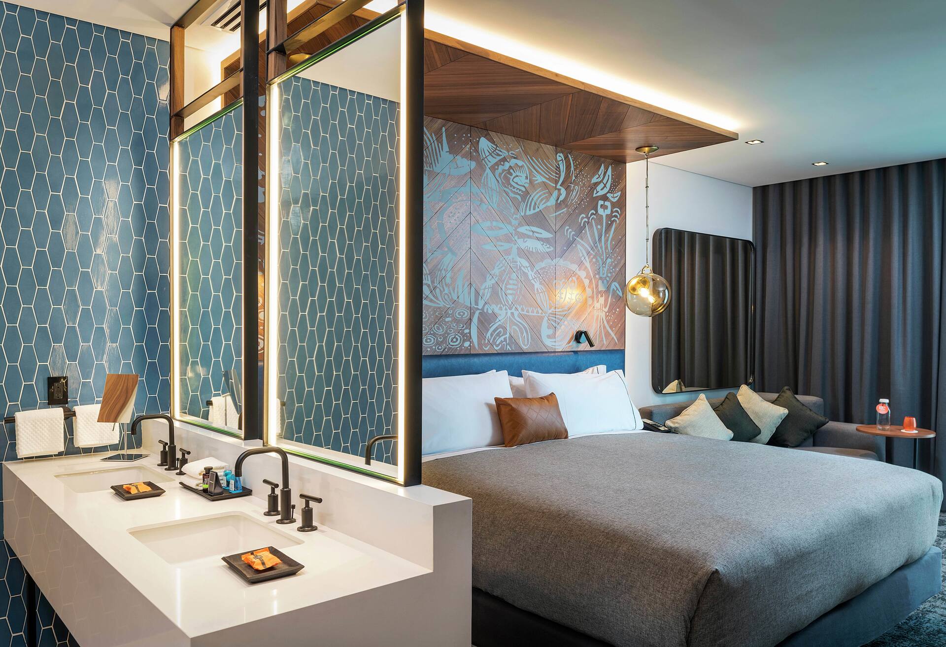 Panoramic View One Bedroom King Suite