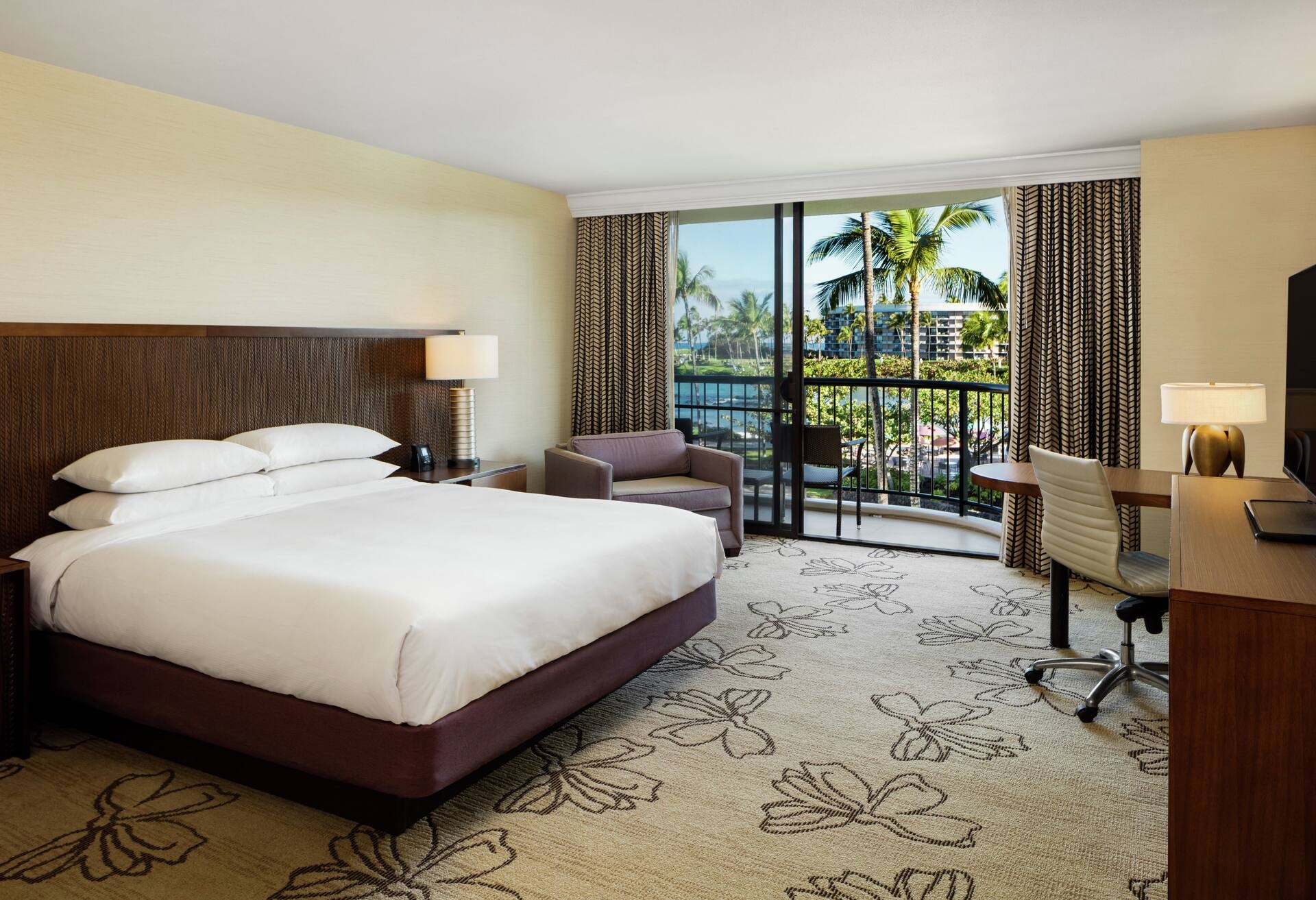 Makai Ocean View 1 King Bed