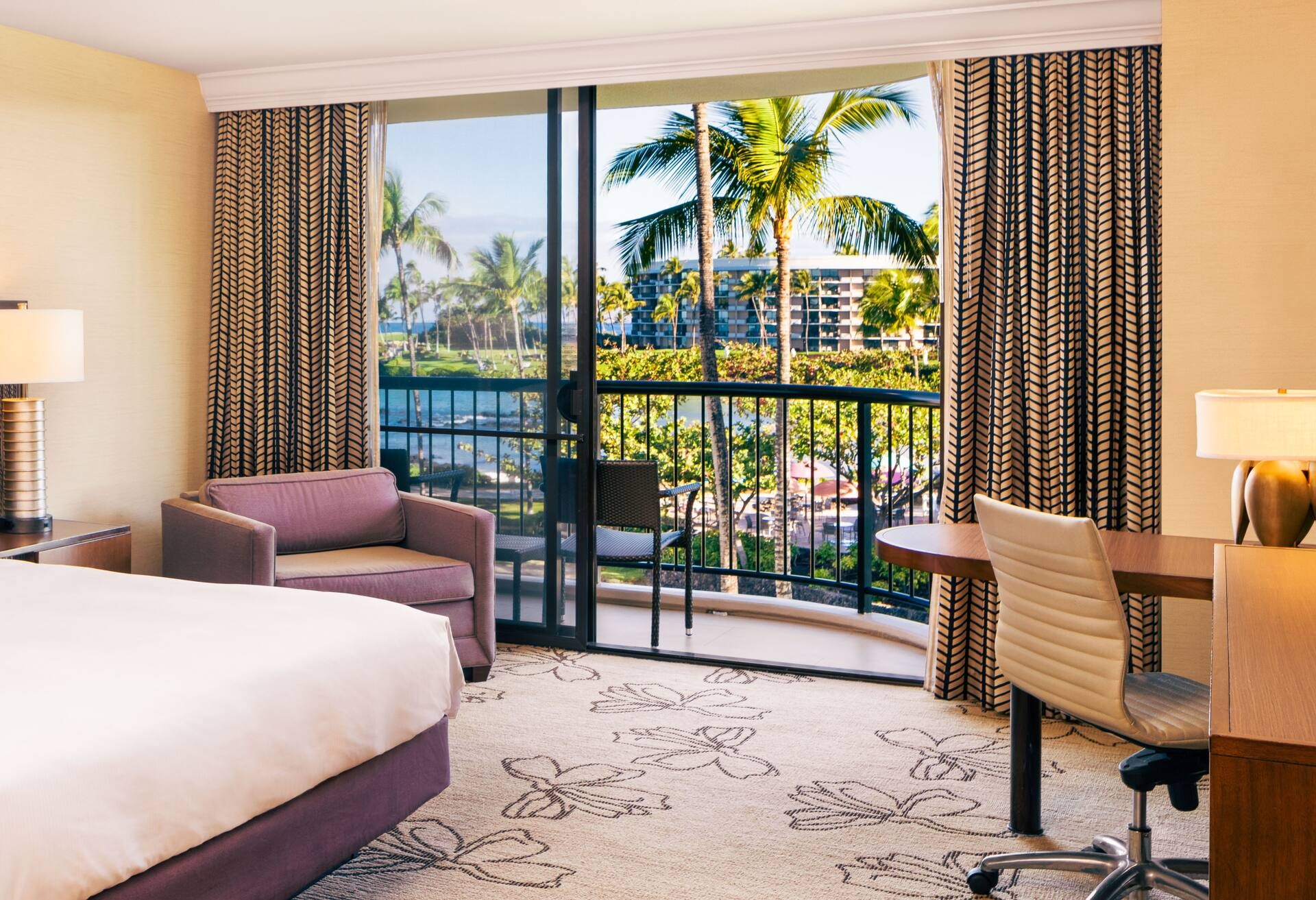 Makai Ocean View 1 King Bed