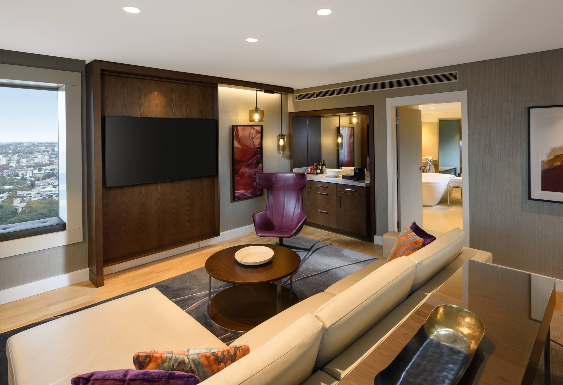 Master King Suite thumbnail 6