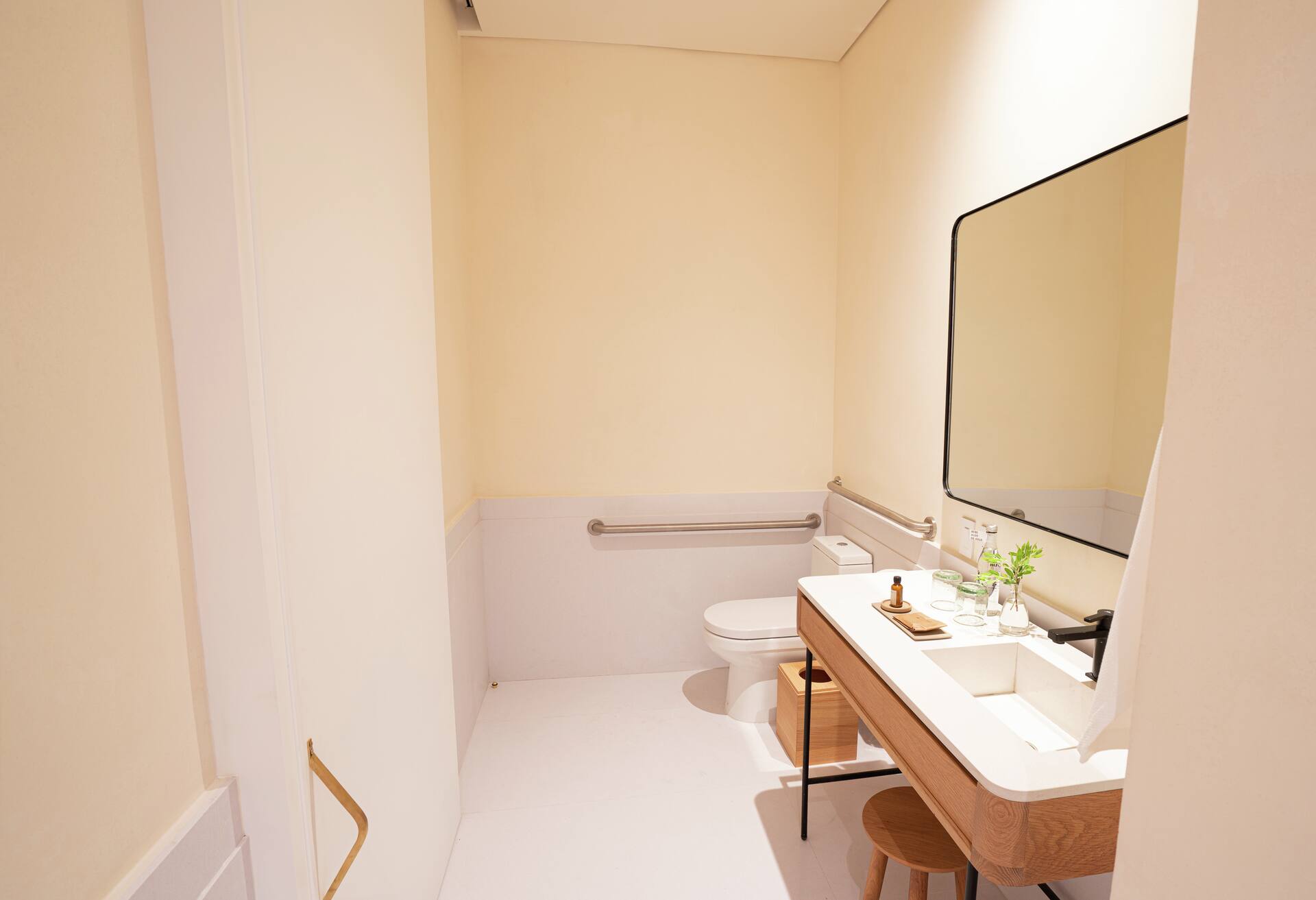 1 King Mobility Accessible, Roll in Shower