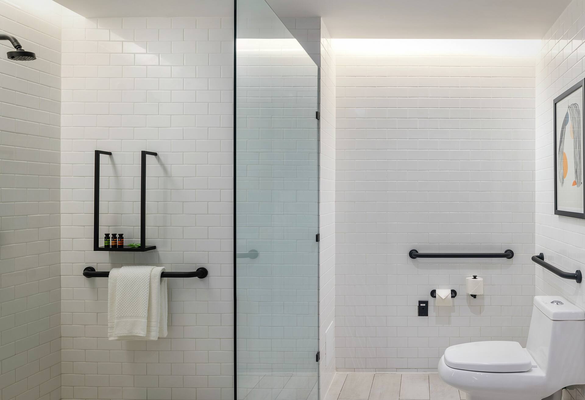 1 King Bed Mobility/hearing Access Ri Shower