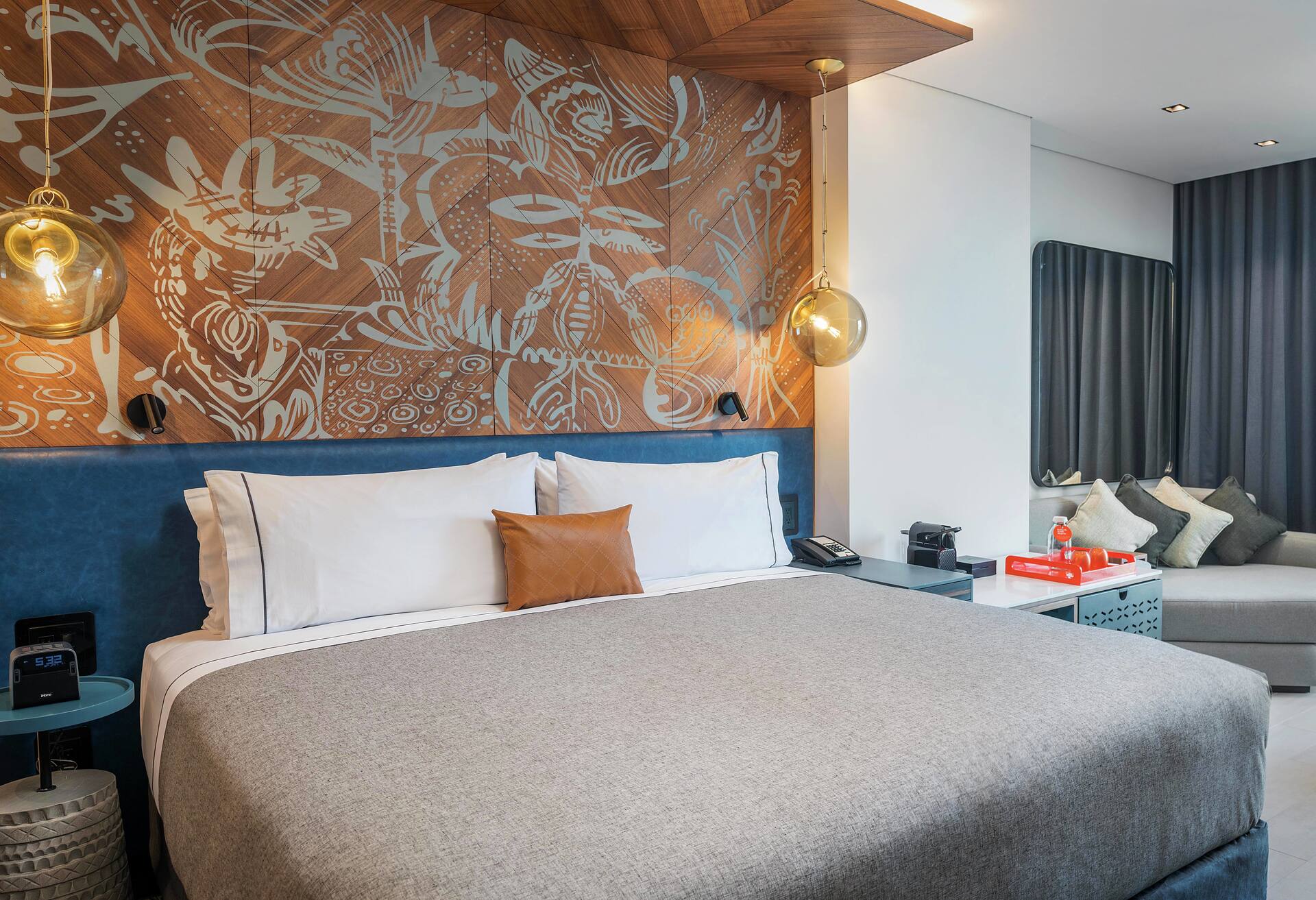 Panoramic View One Bedroom King Suite