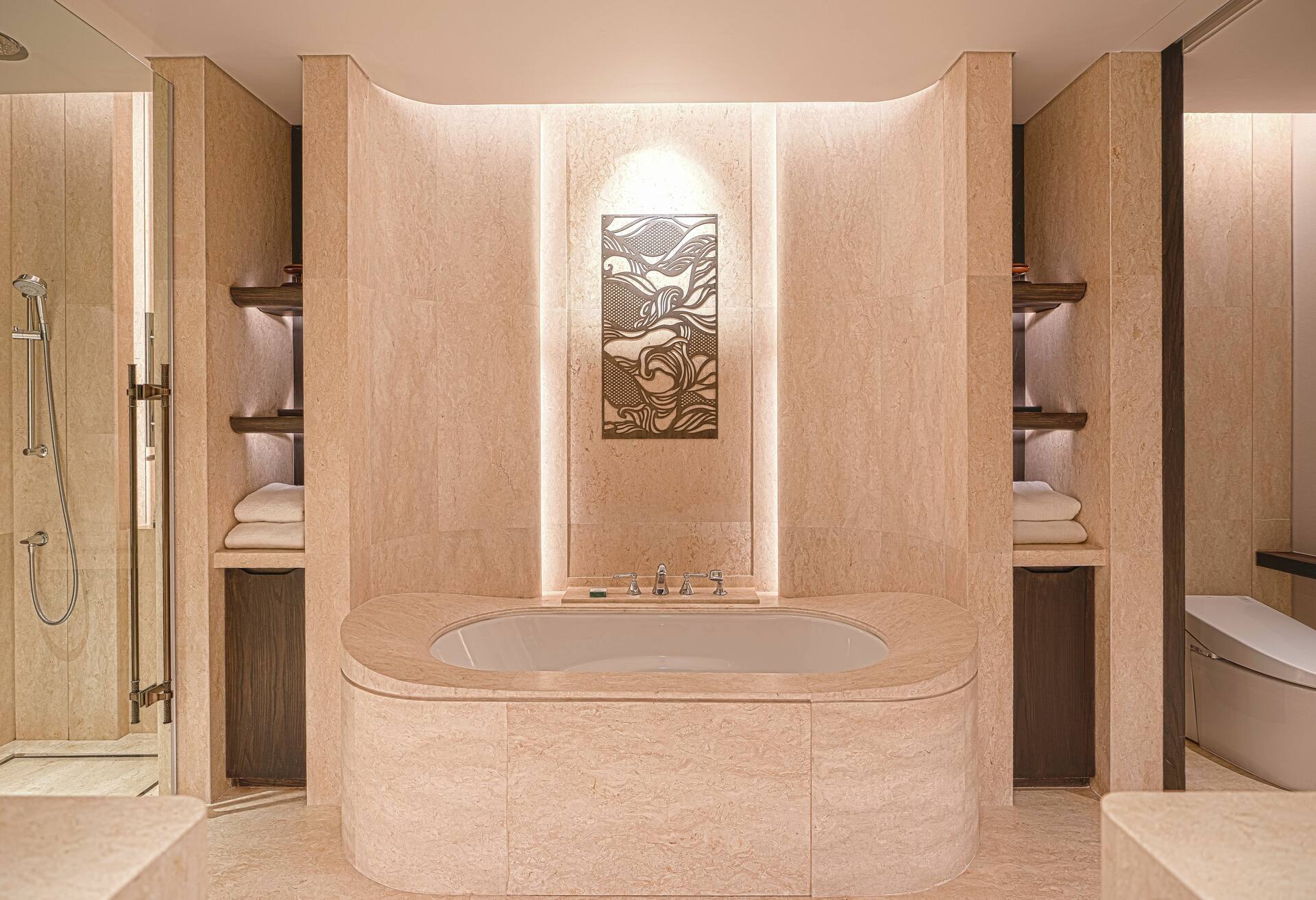 King Corner Suite thumbnail 5