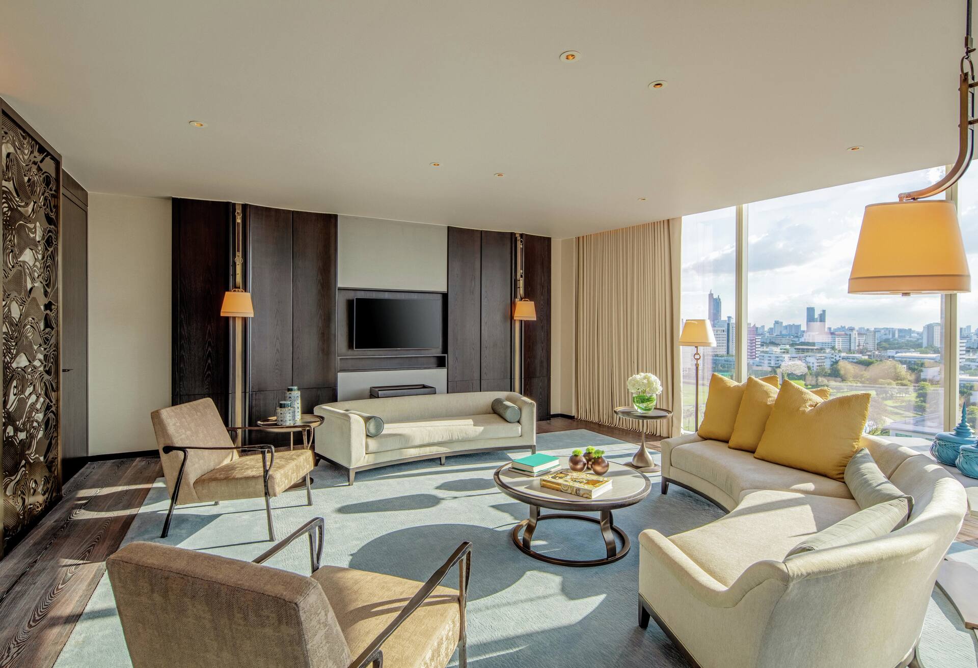 King Two Bedroom Waldorf Suite thumbnail 6