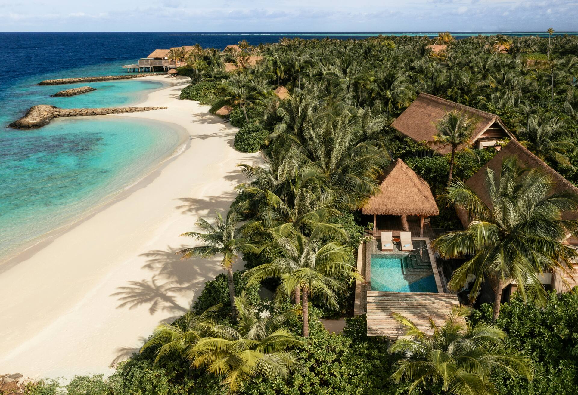 Two Queen Bedded Grand Beach Villa With Pool