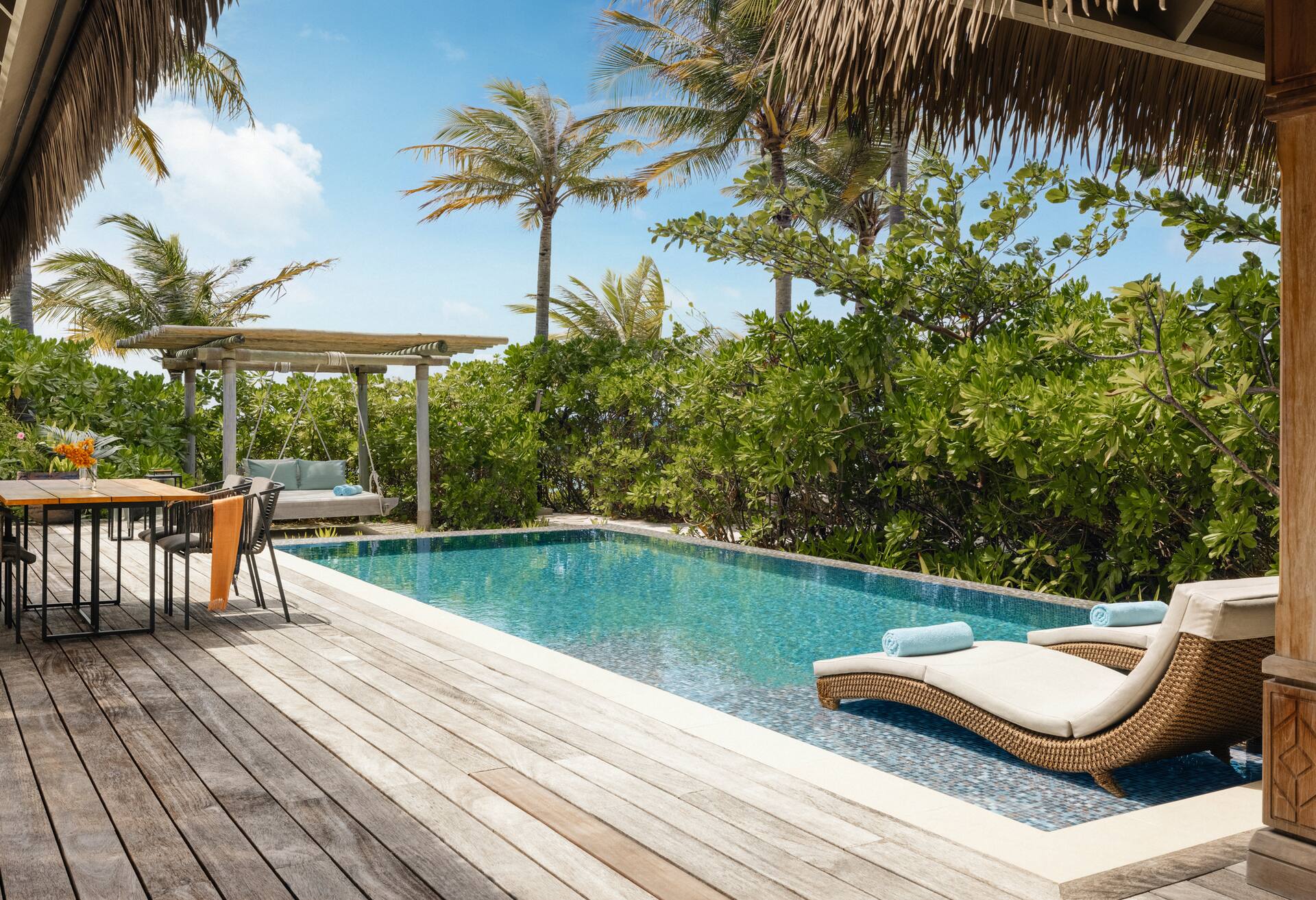 Two Queen Bedded Grand Beach Villa With Pool