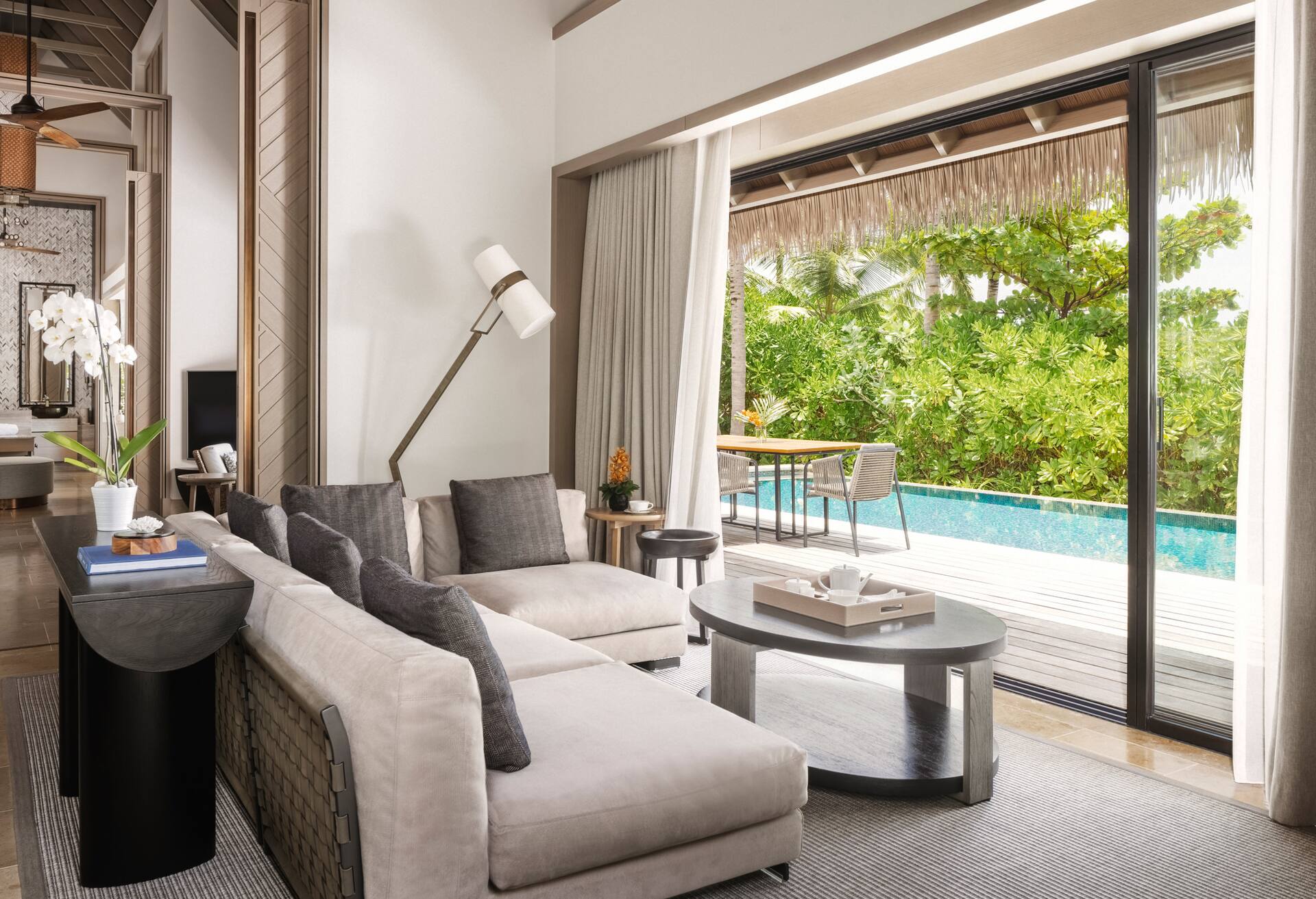 Two Queen Bedded Grand Beach Villa With Pool
