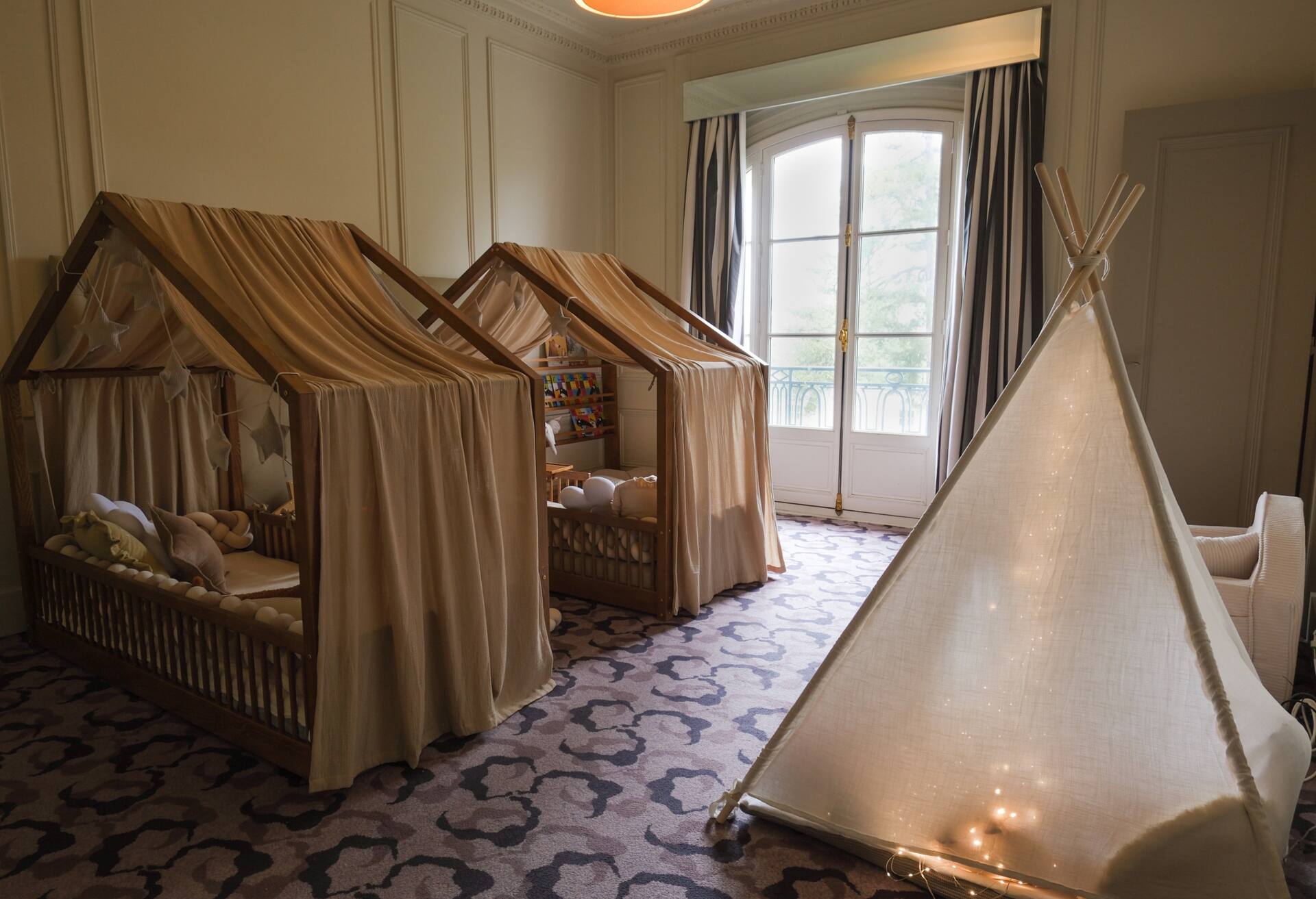Palace 5 Star - Family Room by Mon Lit Cabane