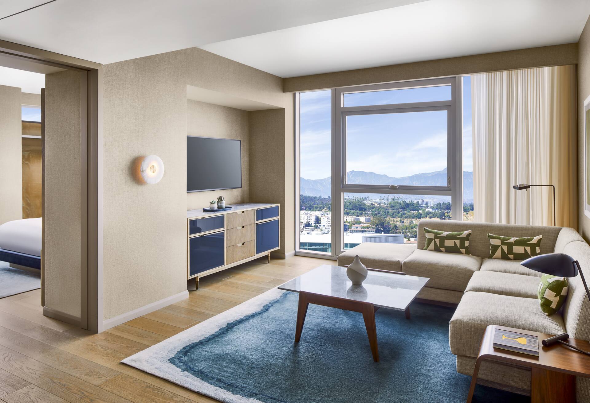 Corner Suite - One King Bed