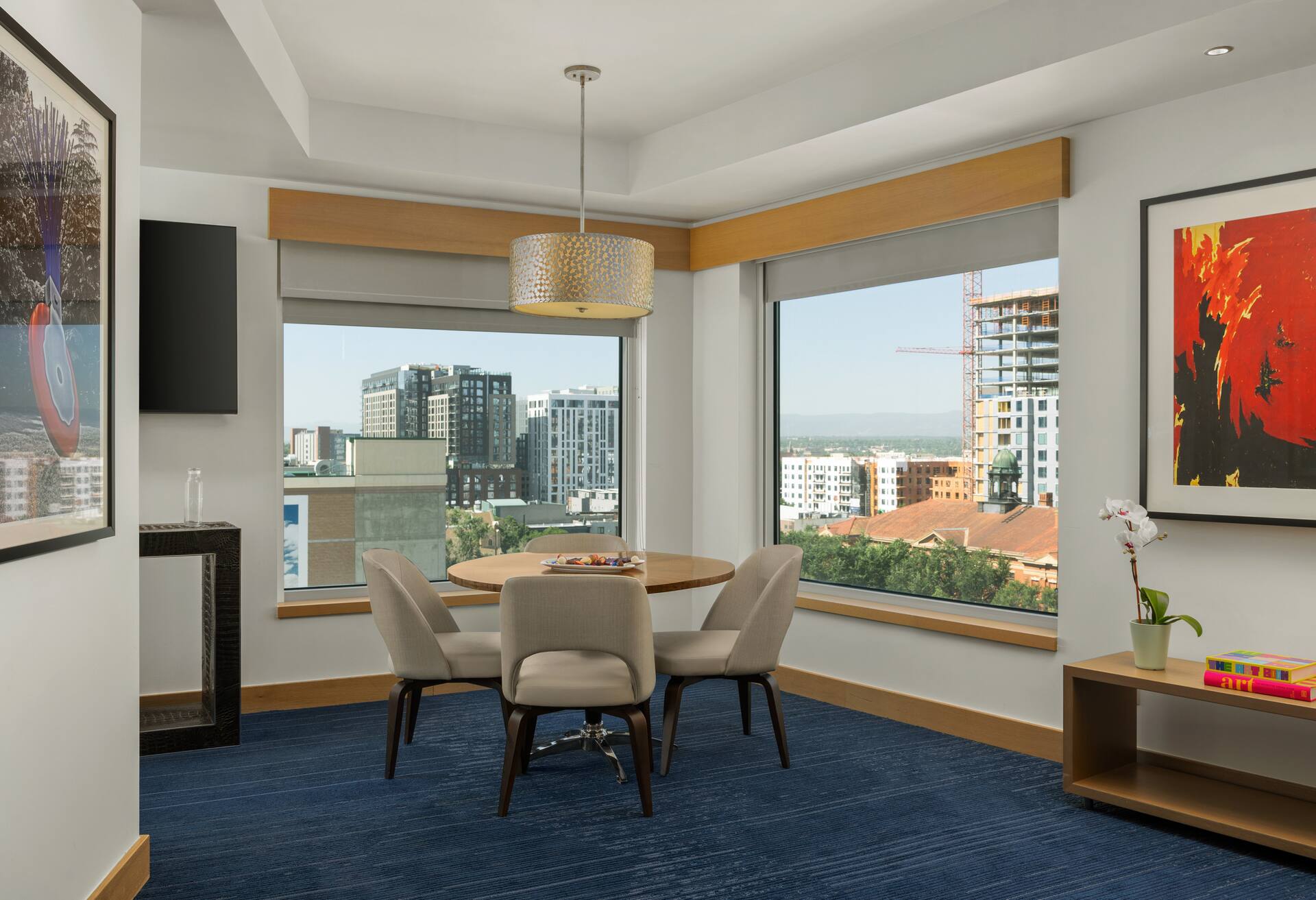 1 King Mountain View Suite