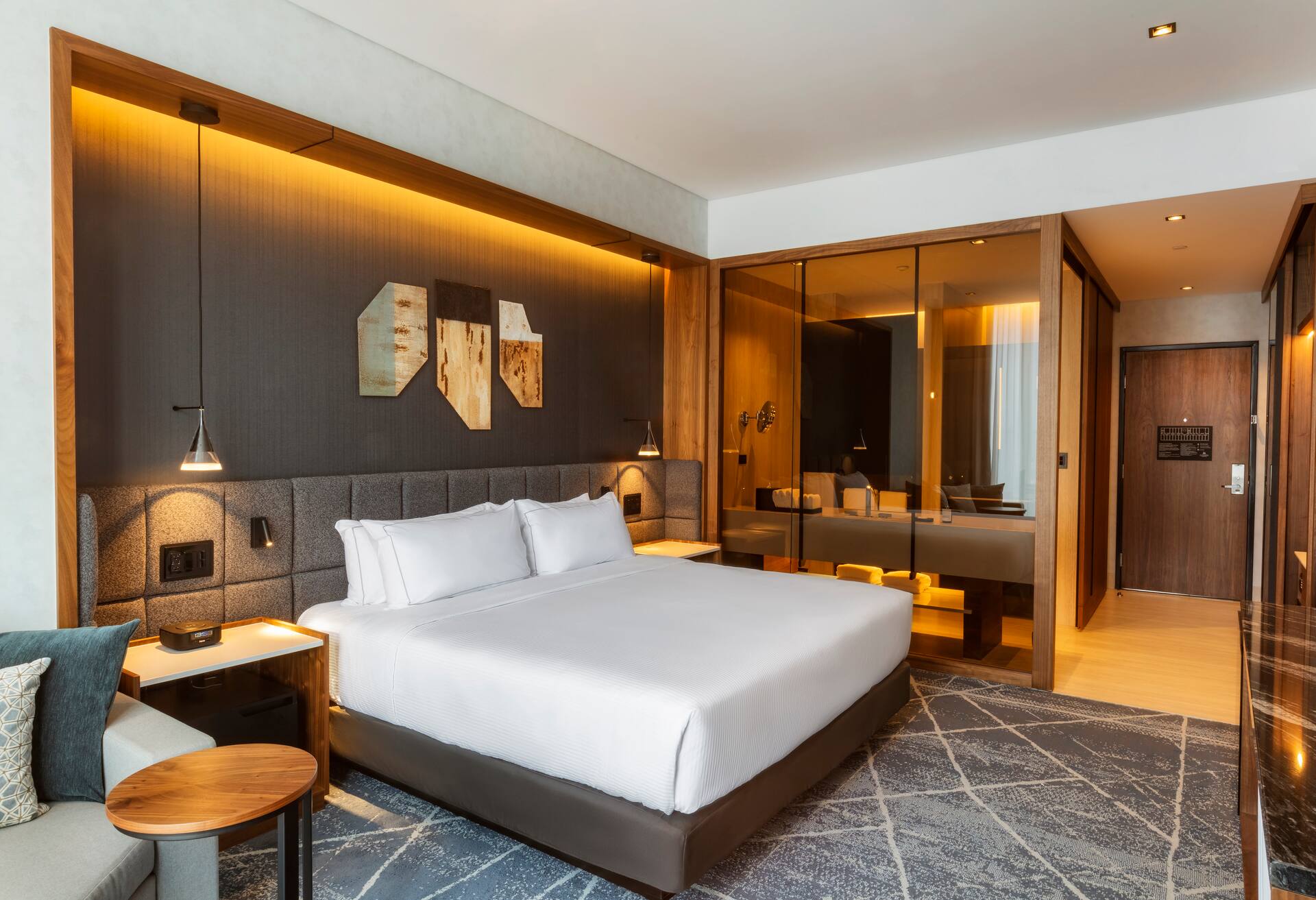 Deluxe King Bed Guestroom