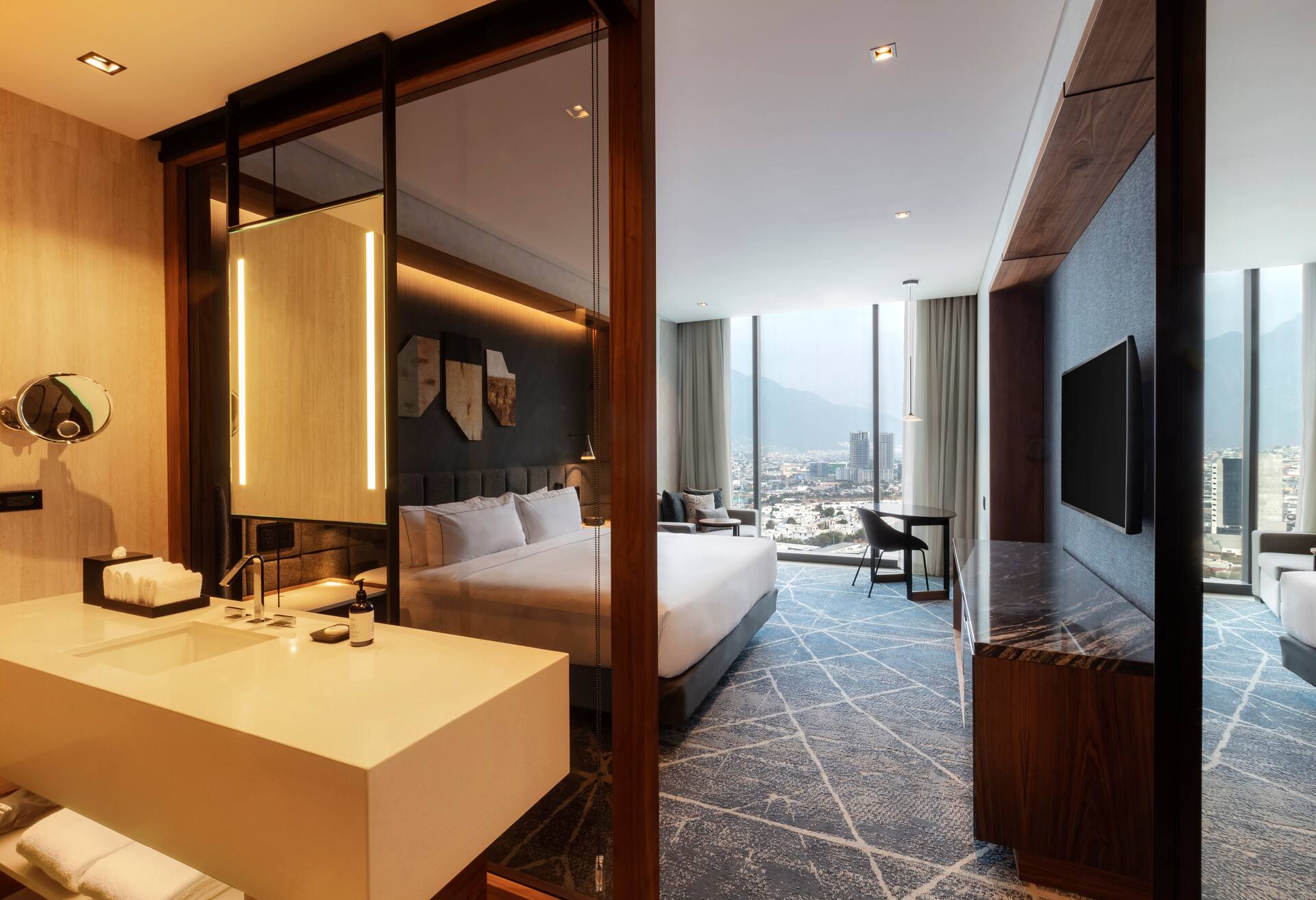 Executive Floor King Room thumbnail 6
