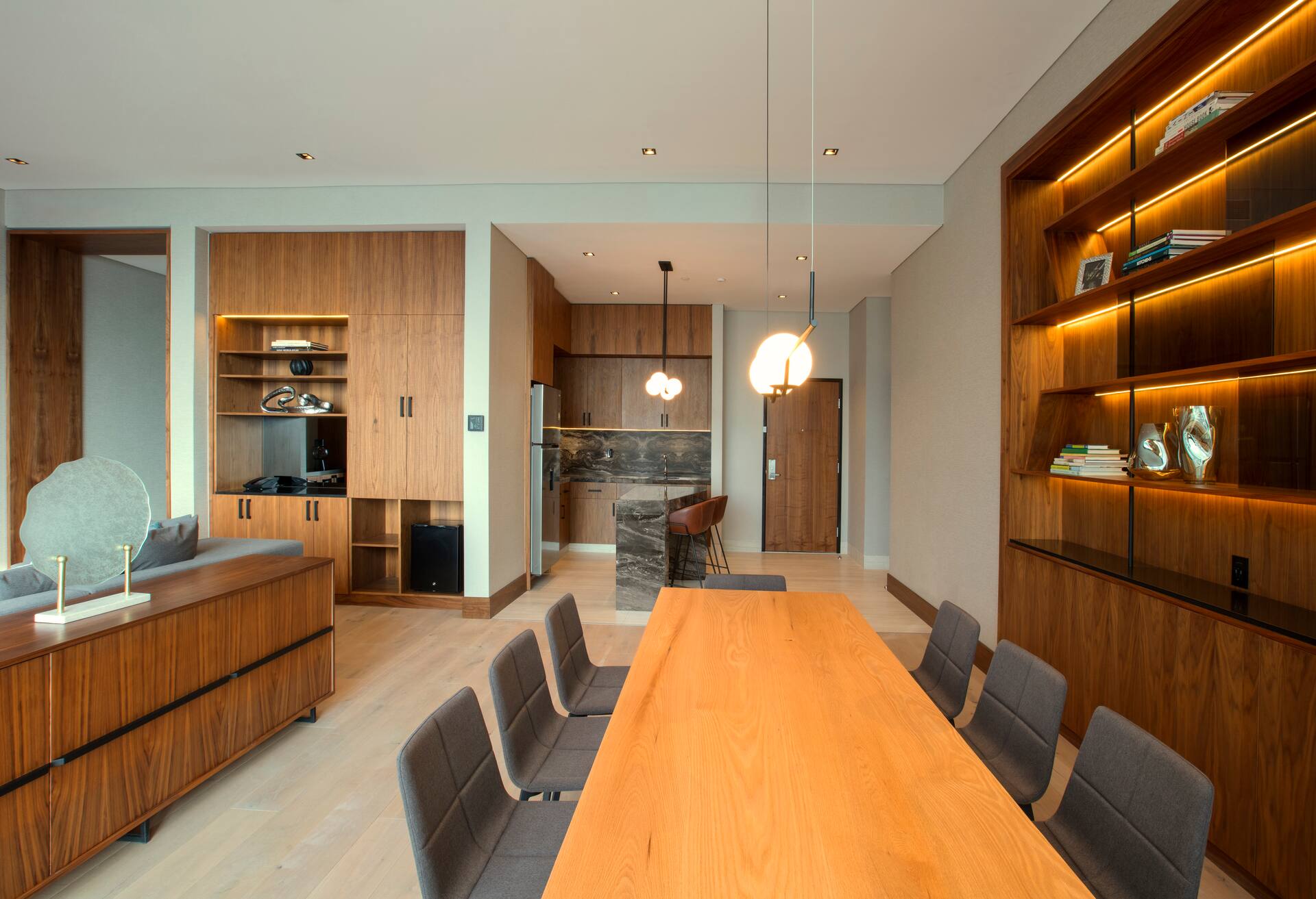 Presidential Suite with Kitchen - Club Access thumbnail 6