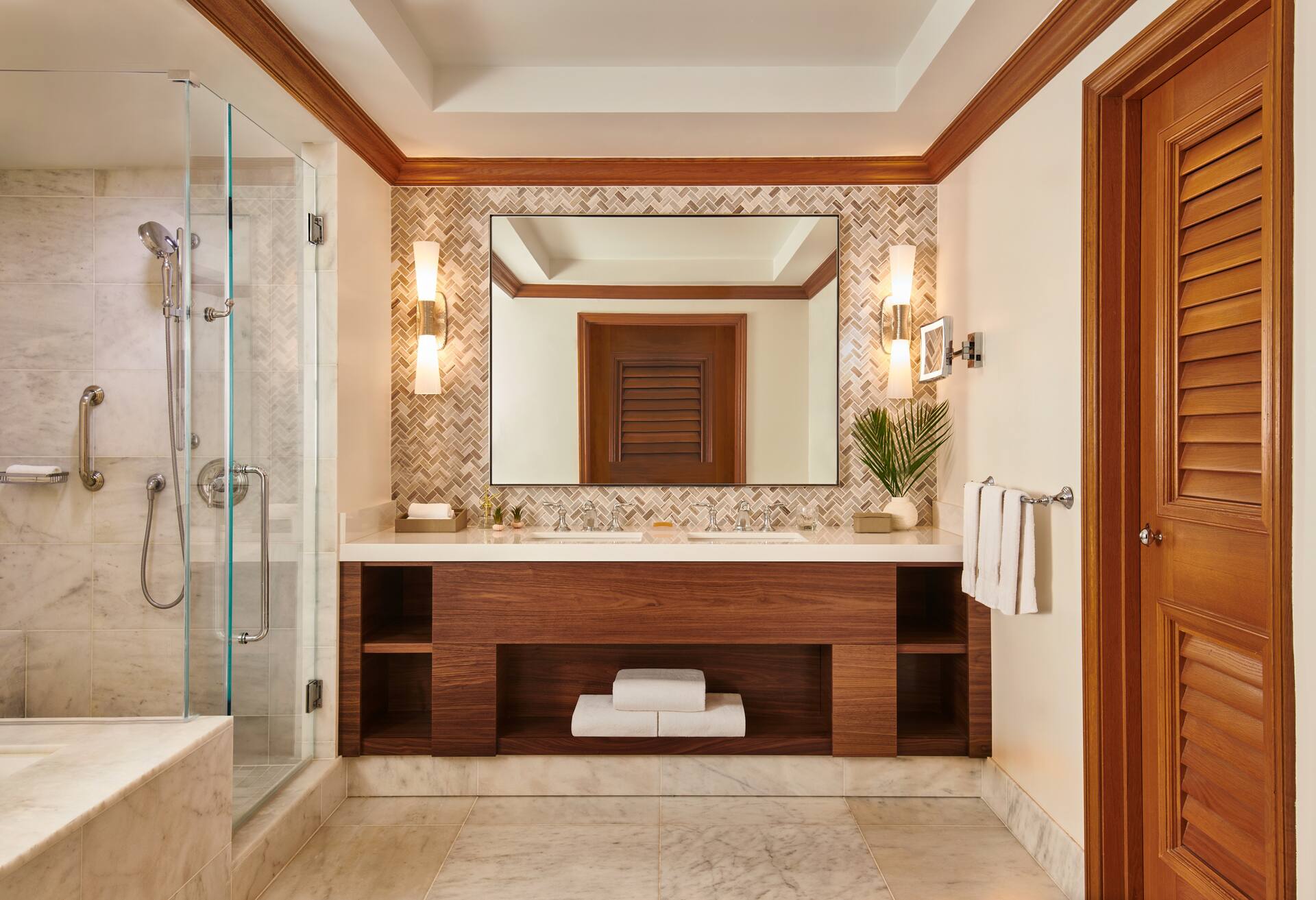 Napua Royal Suite - 1 King Bed