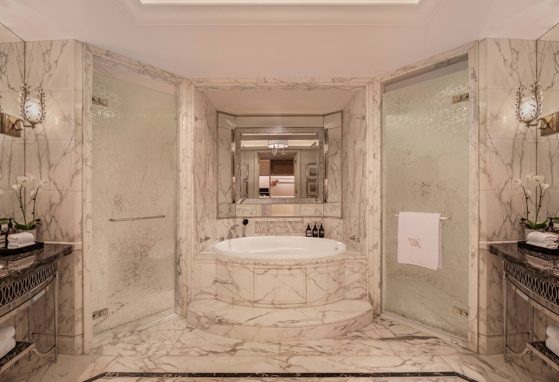 Noble Suite