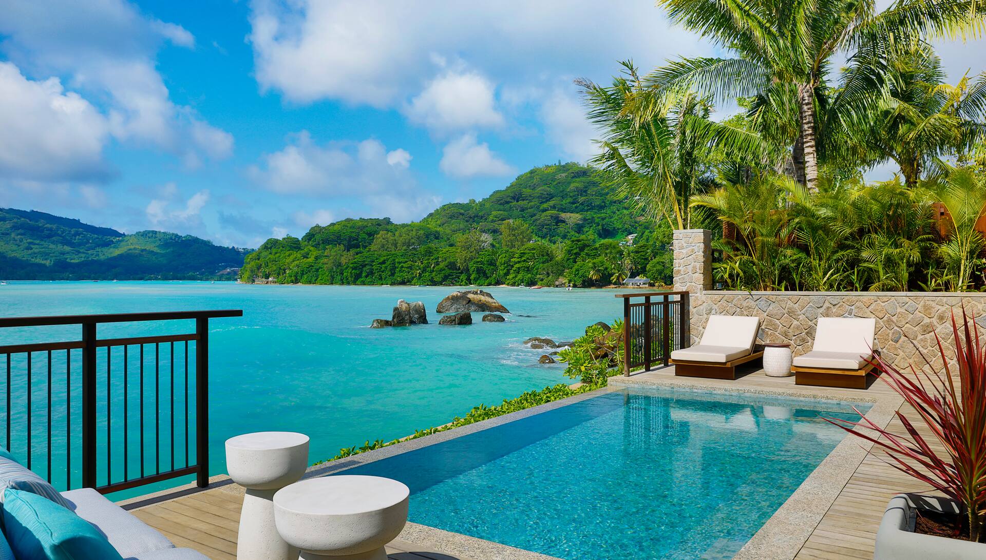 One Bedroom Ocean House with Pool