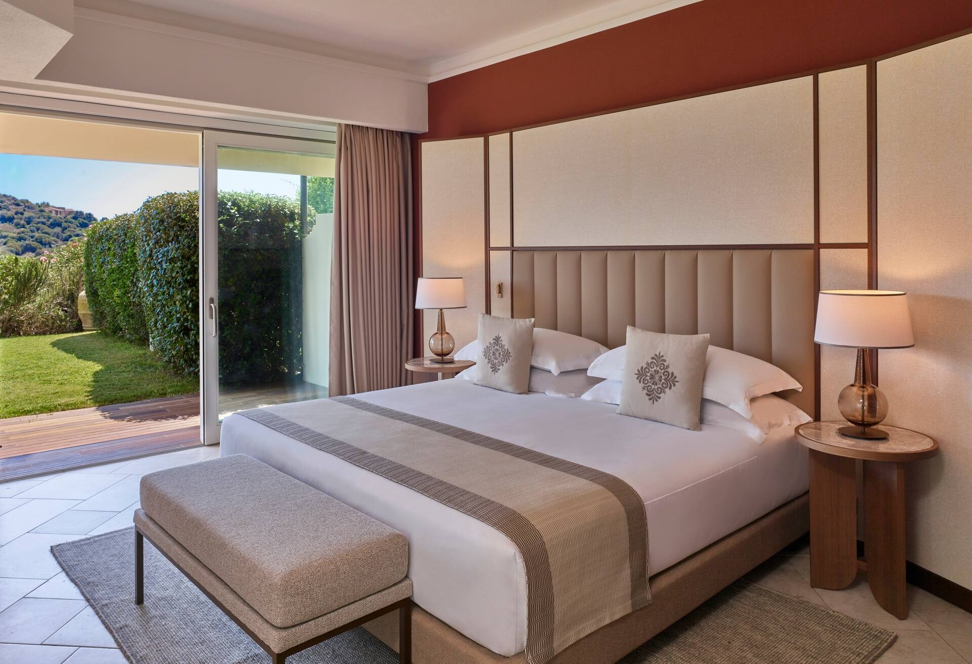 King Junior Suite with Garden and Jacuzzi