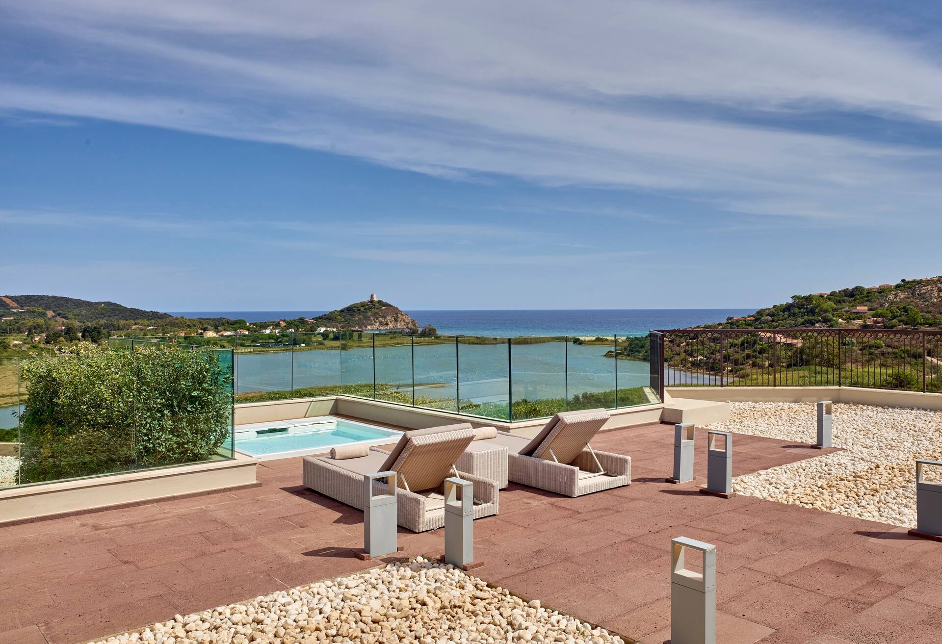 King Presidential Suite Sea View Shardana thumbnail 6