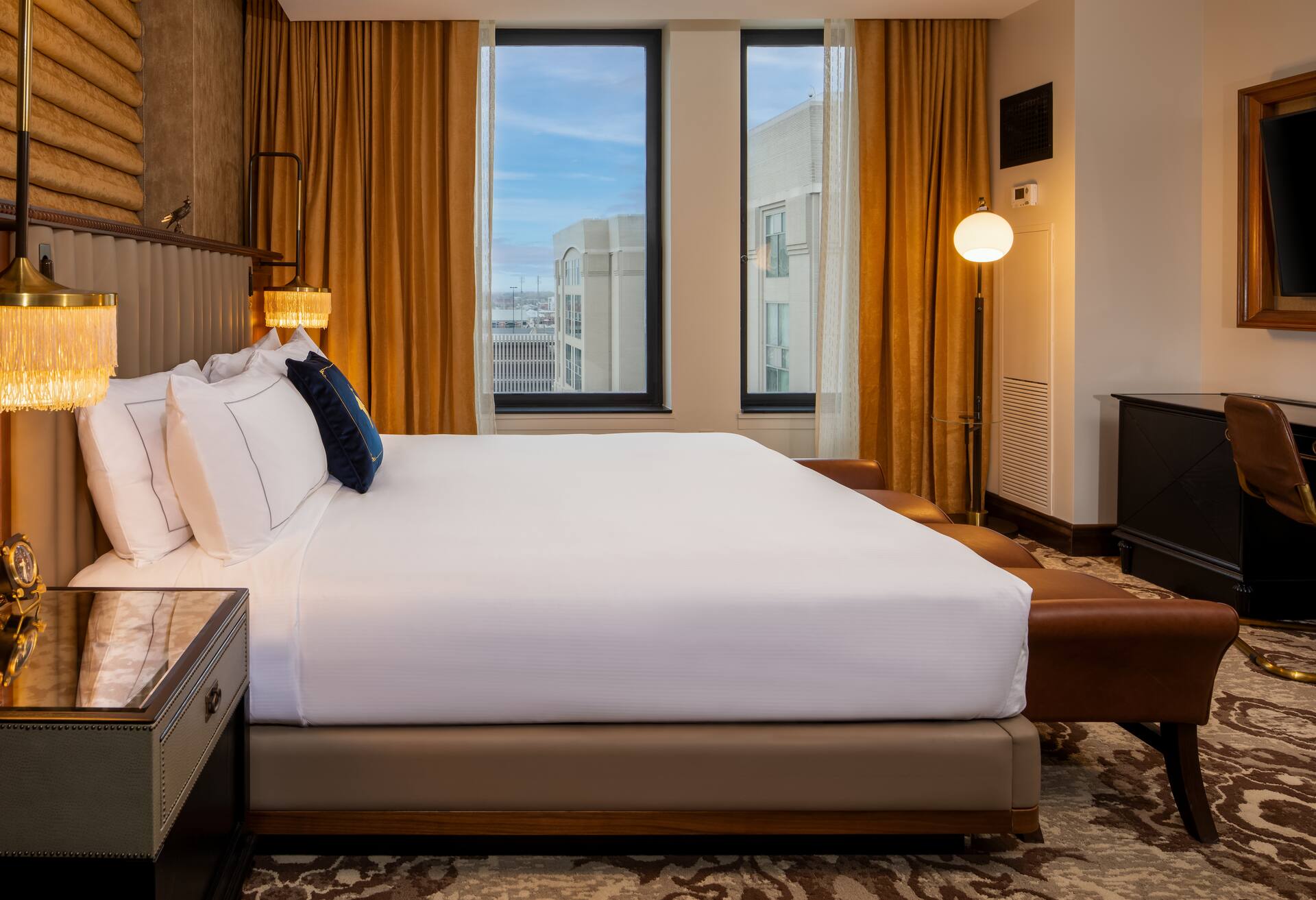 The Peregrine King Bed