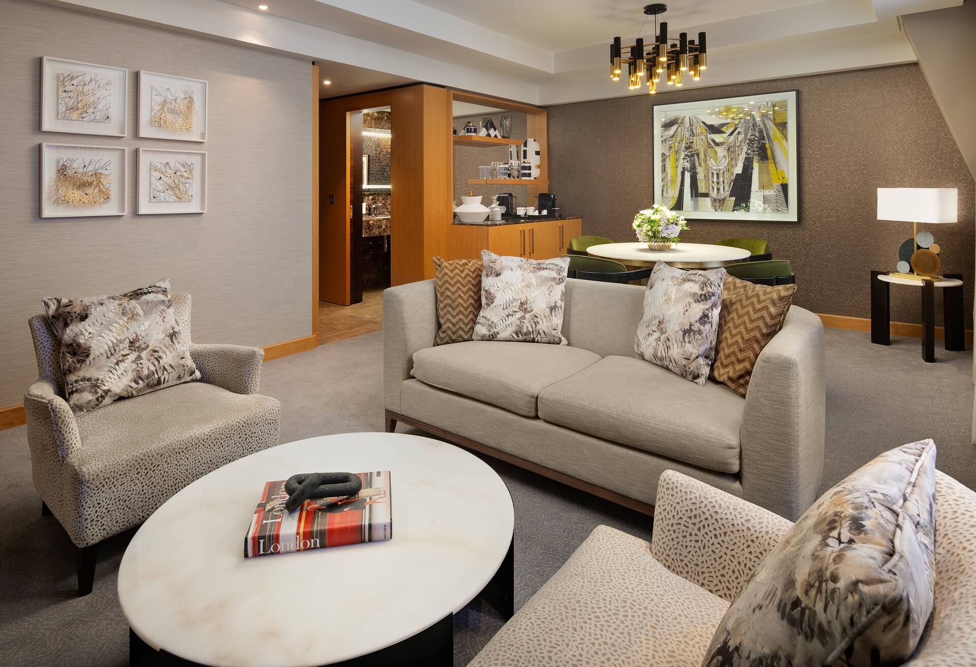 One Bedroom Deluxe Suite with Lounge Access
