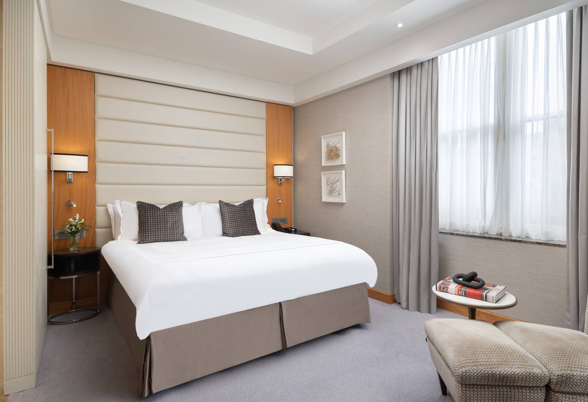 One Bedroom Suite with Lounge Access