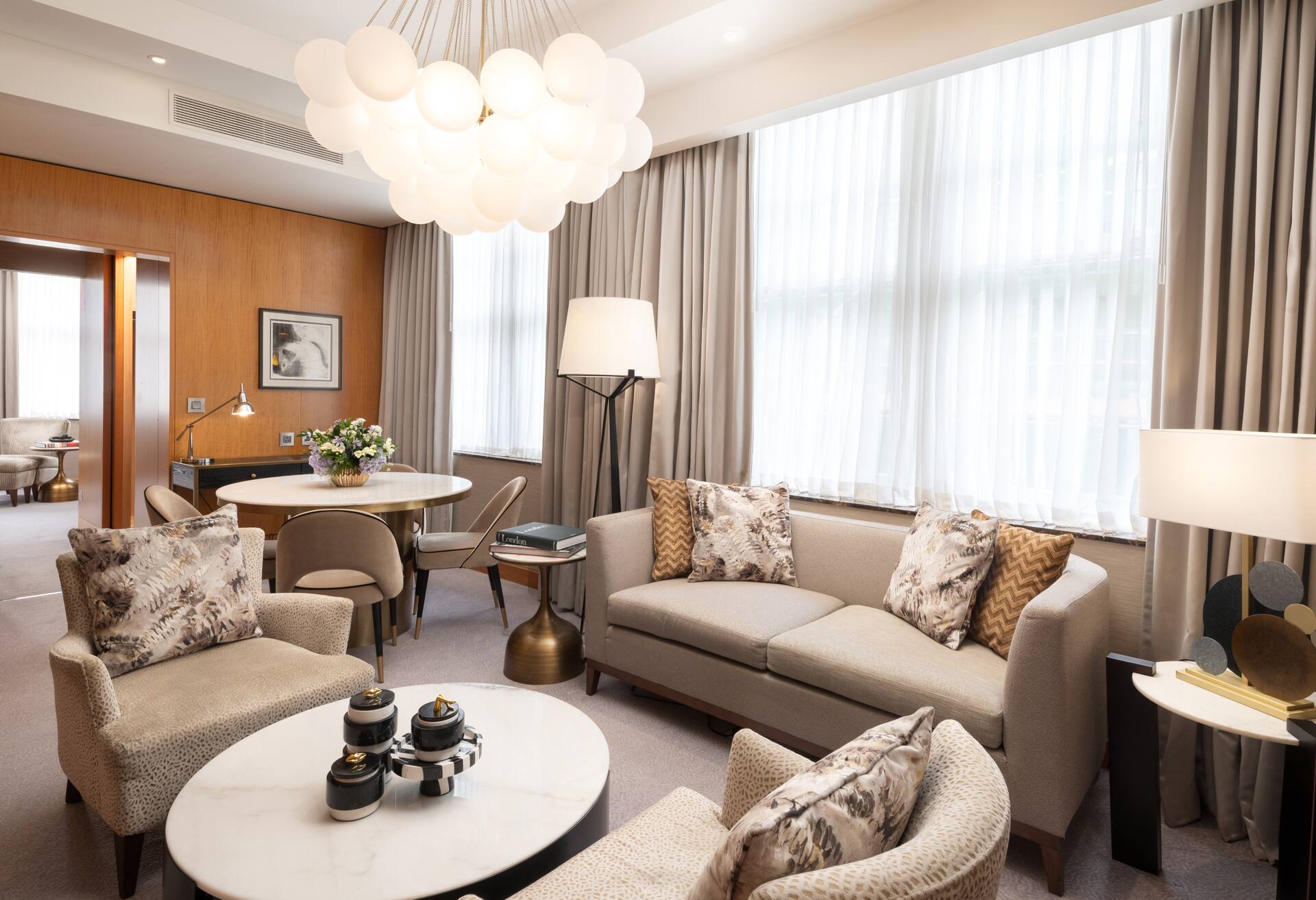 One Bedroom Suite with Lounge Access